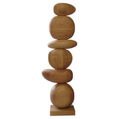 Stand No30 : Harmonie sculpturale, grand totem en Oak par NONO, Escalona Design