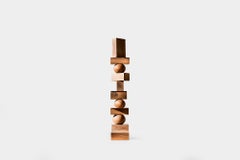 Still Stand No62: Organische Skulptur aus Nussbaumholz von NONO, Modern Escalona Design