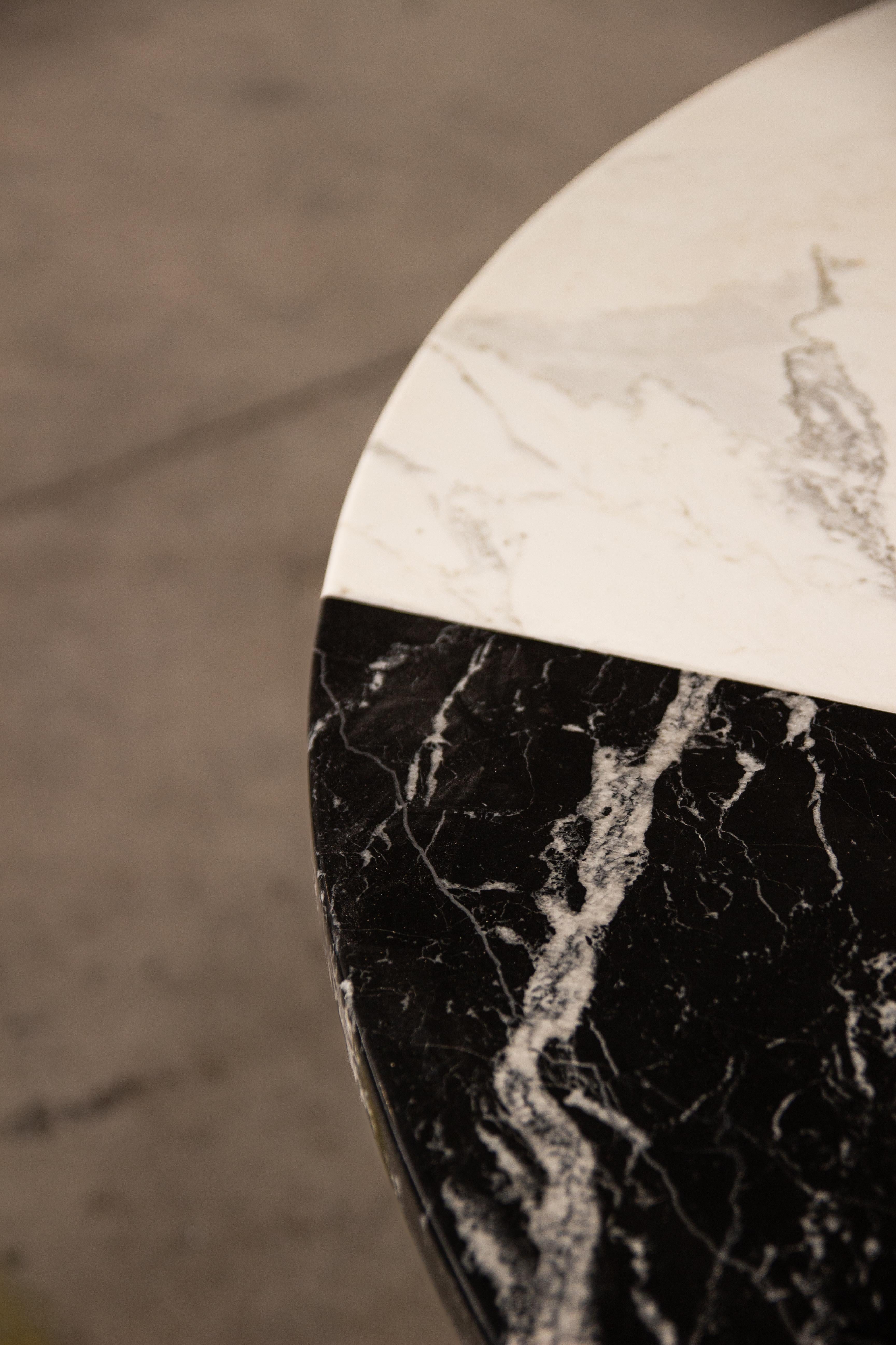 Moderne Table de salle à manger Stilla par Serafini en vente