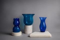 Stillness- Une collection moderne de pièces sculpturales en marbre et verre de Murano, 3pcs