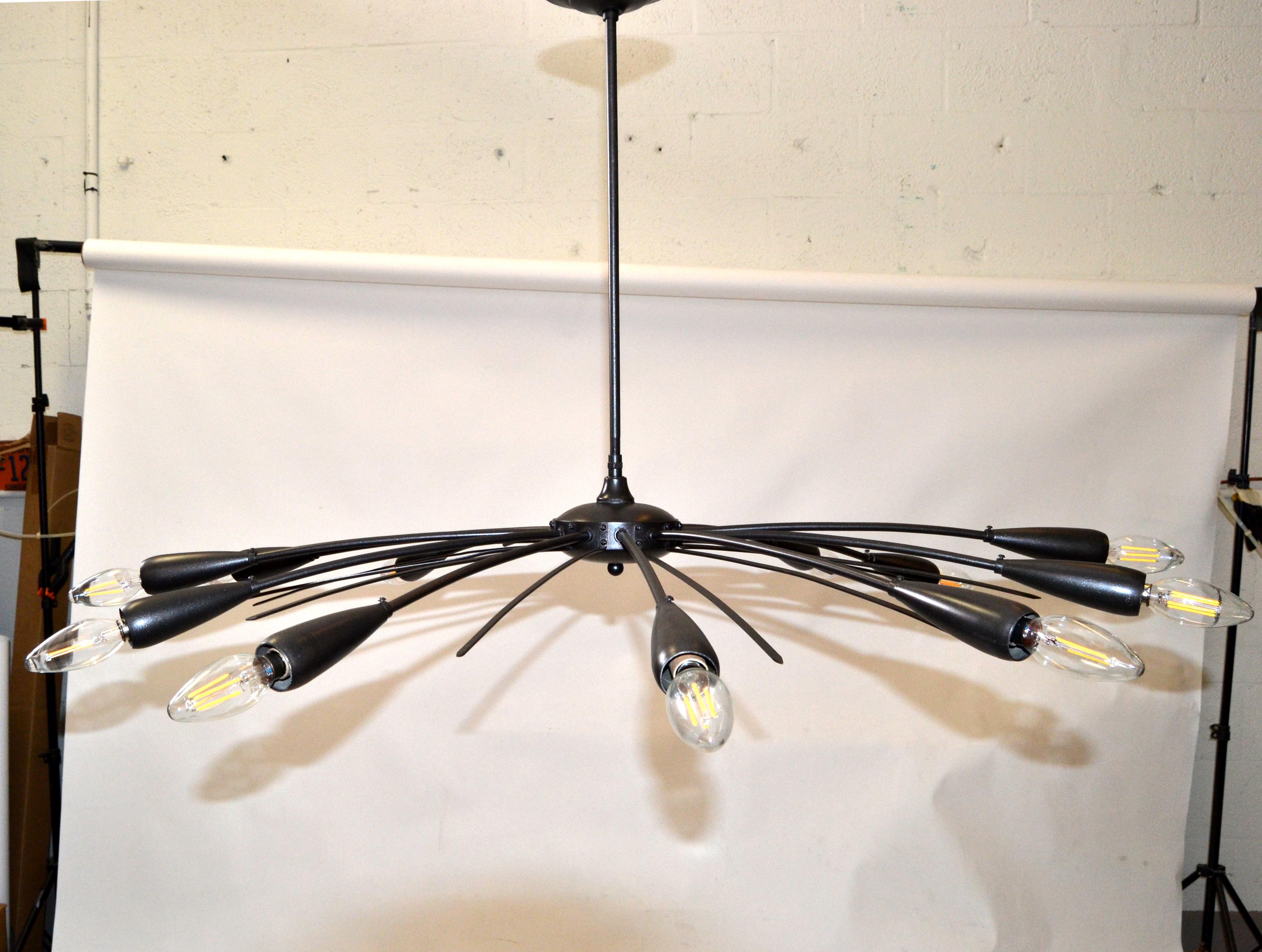 Lustre italien de style Stilnovo à 12 abat-jour en finition bronze, mi-siècle moderne 1960 en vente 8