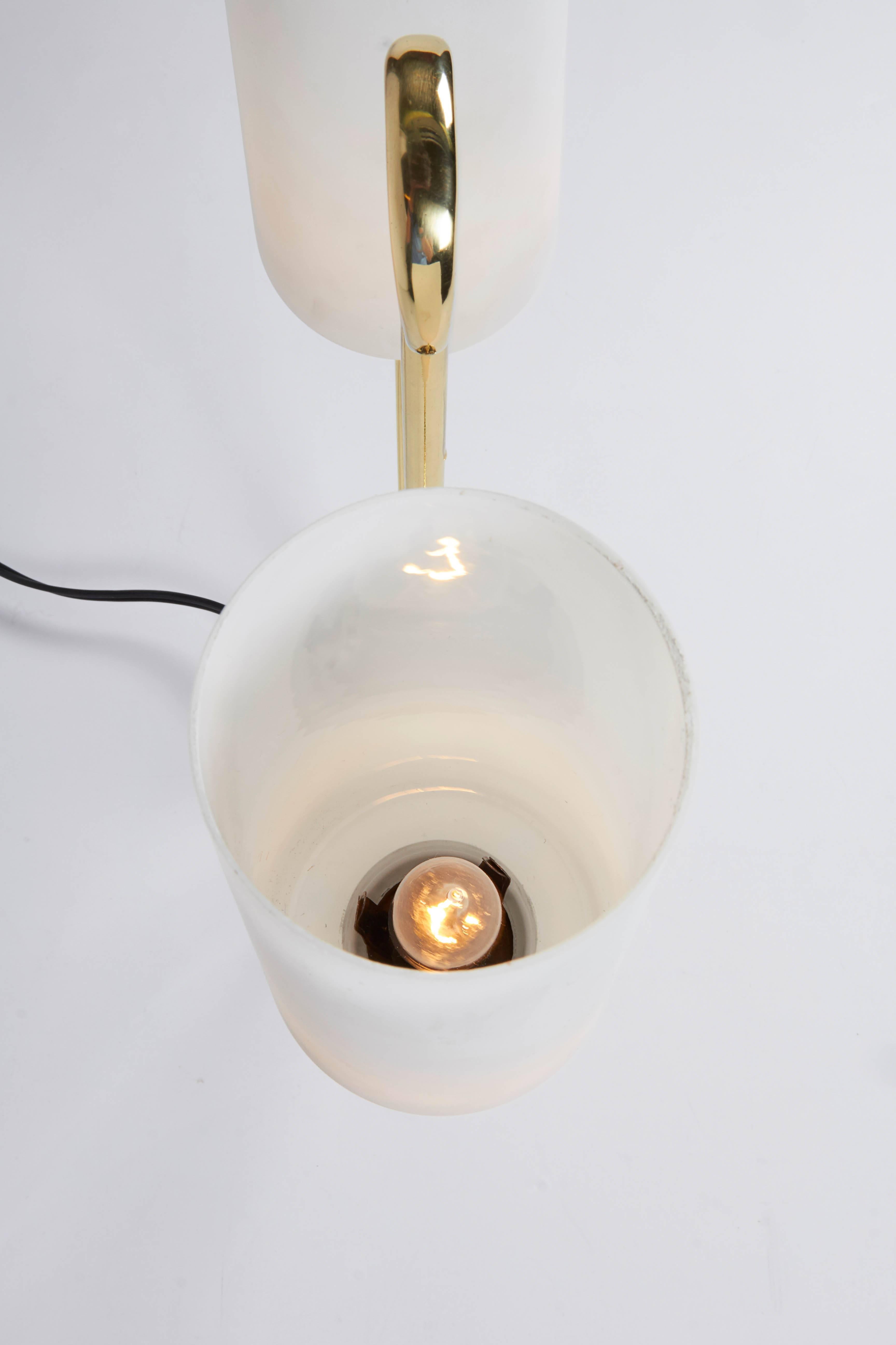 Mid-Century Modern 1950s Italian Table Lamp in Brass and Case Glass Satin Shades Stilnovo Attr. For Sale