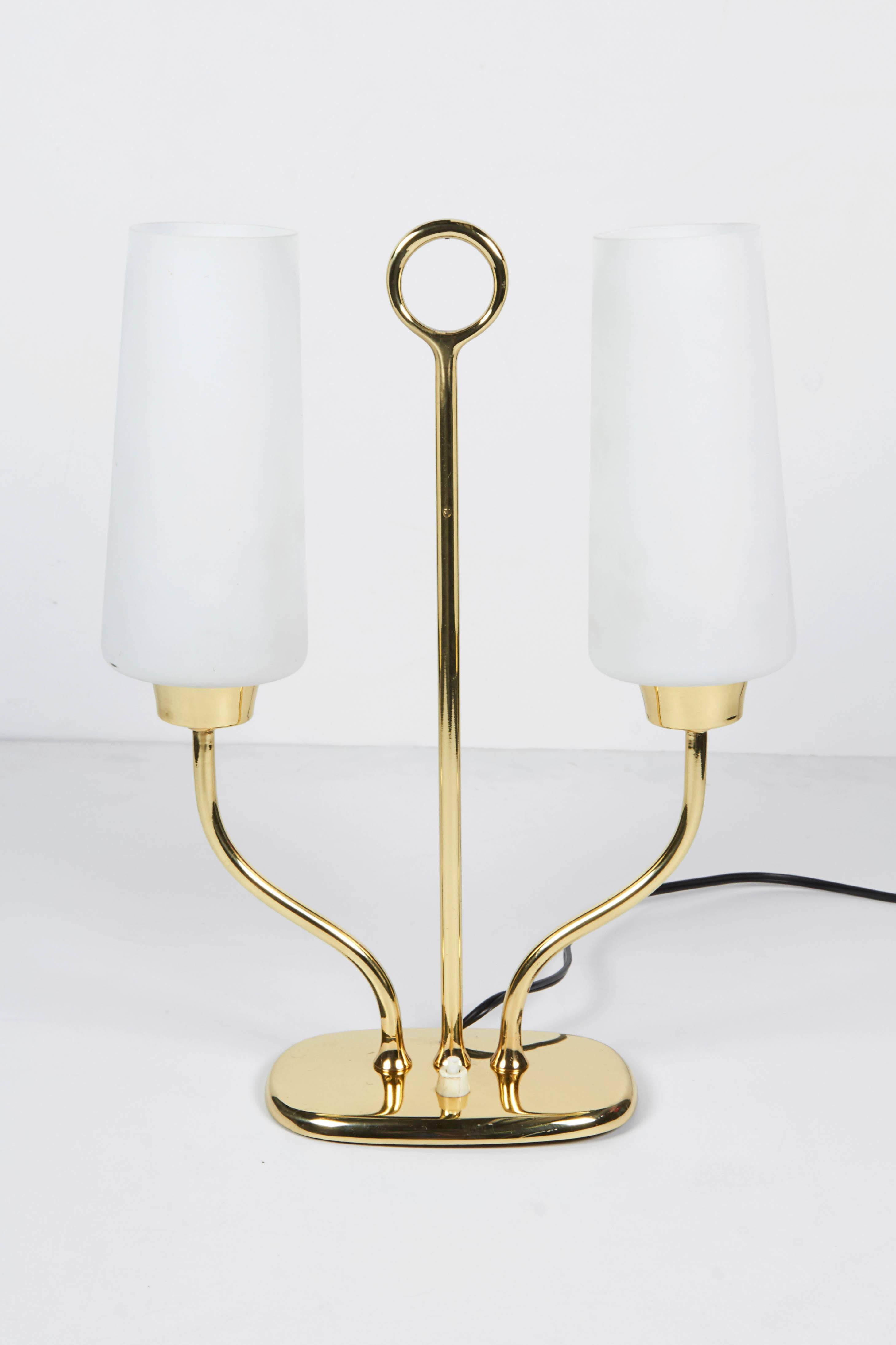 1950s Italian Table Lamp in Brass and Case Glass Satin Shades Stilnovo Attr. In Good Condition For Sale In Montclair, NY