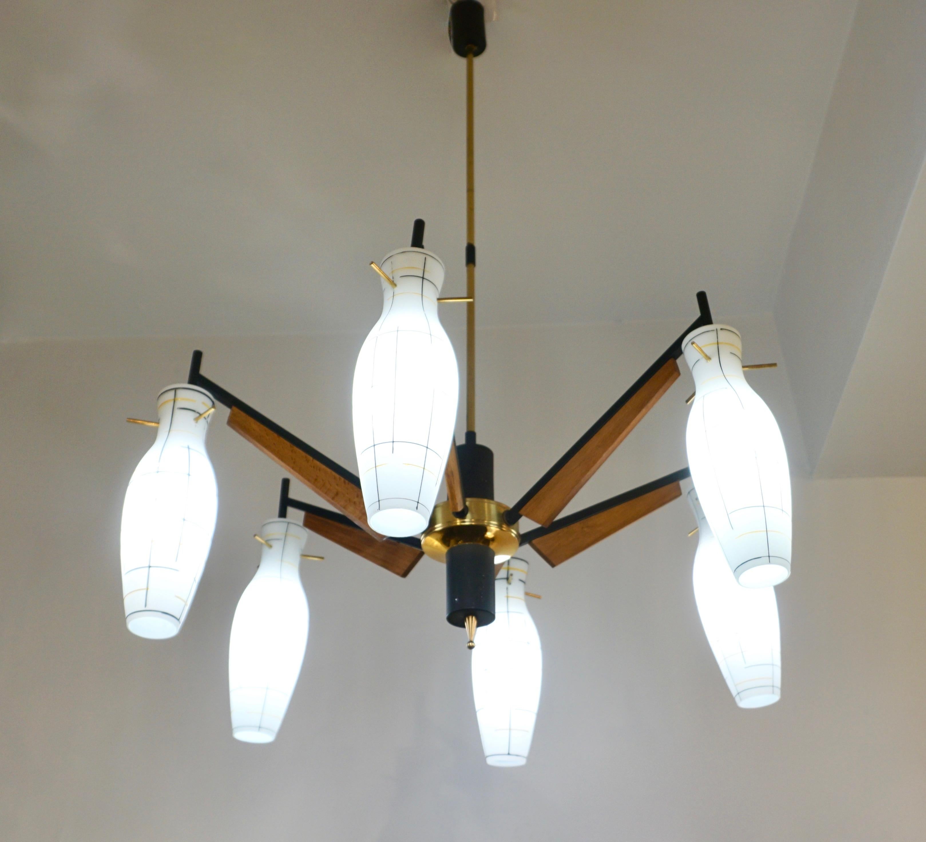 A pair is available in excellent vintage condition – Mid-Century Modern organic design round chandelier with 6 cylinder bottle shaped pendants in a frosted white glass decorated with a Minimalist Mondrian inspired geometric pattern of yellow and