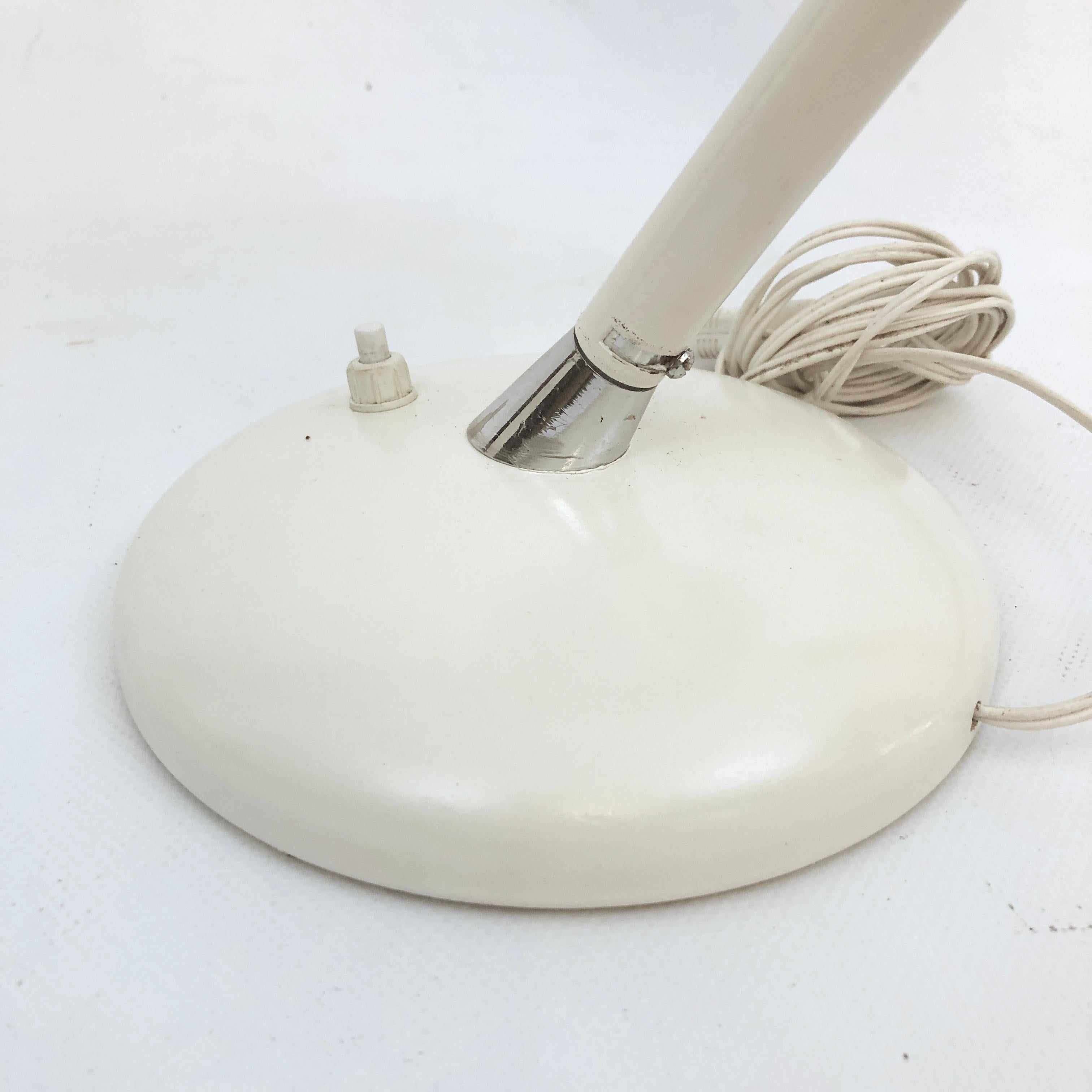 Stilnovo 1950s, lampe de table blanche italienne du milieu du siècle dernier en vente 5