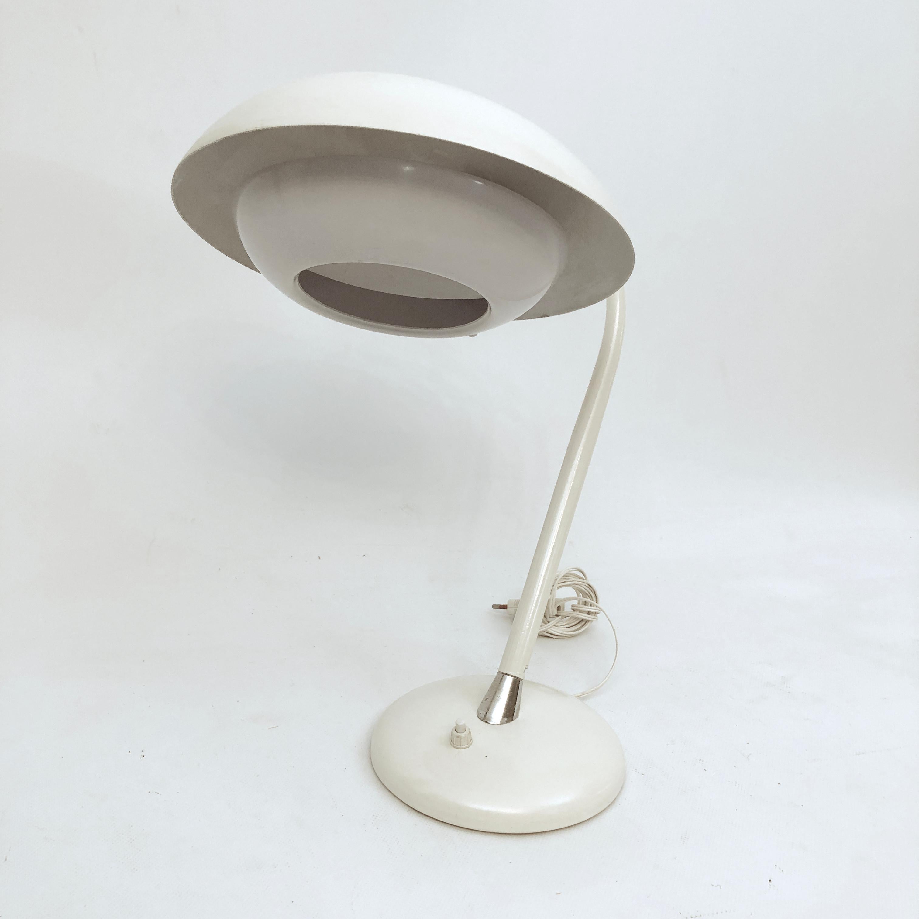 Stilnovo 1950er, Italienische weiße Tischlampe aus der Mitte des Jahrhunderts im Angebot 8