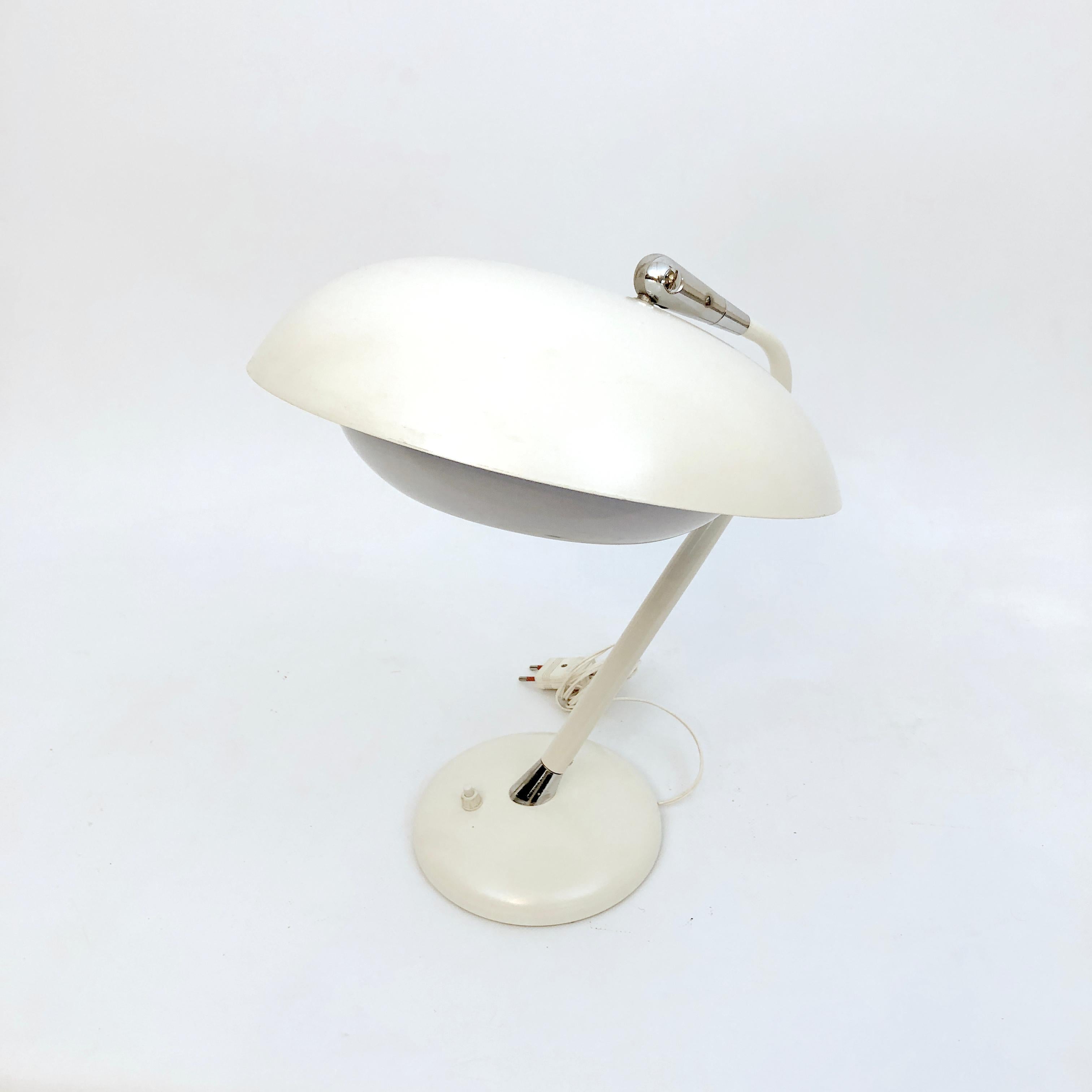 Stilnovo 1950s, lampe de table blanche italienne du milieu du siècle dernier en vente 1
