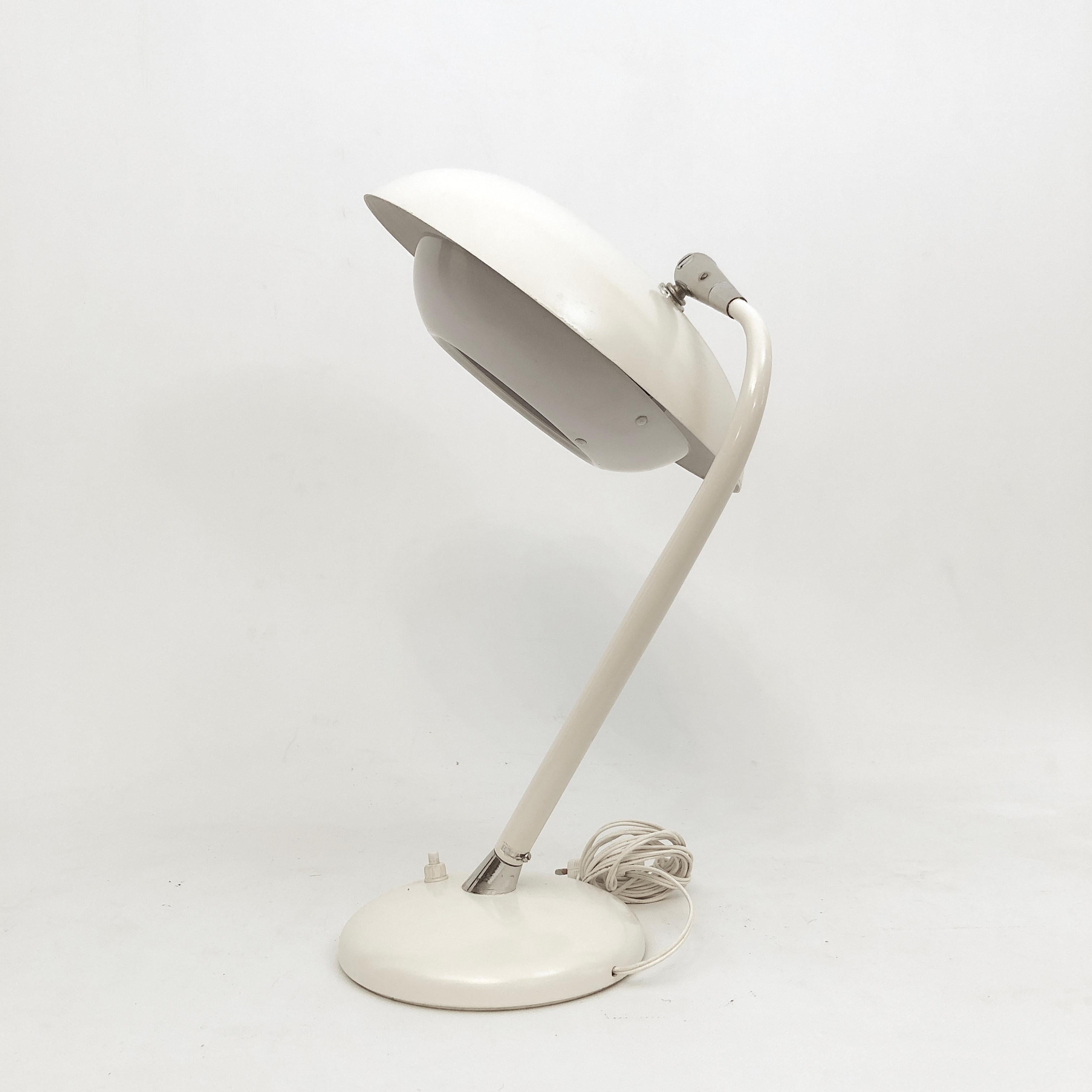 Stilnovo 1950s, lampe de table blanche italienne du milieu du siècle dernier en vente 2