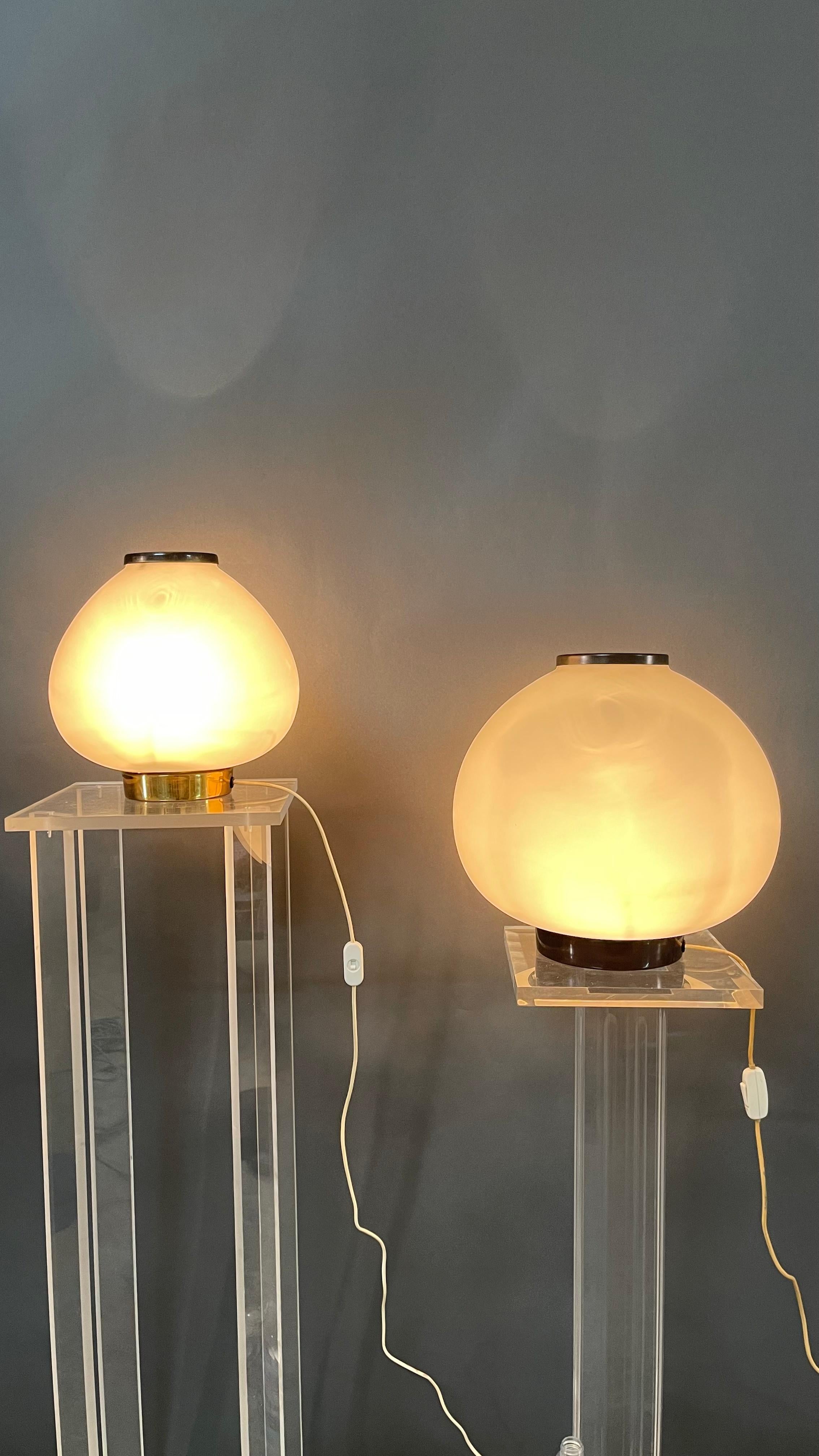 Stilnovo-Tischlampe aus signiertem Glas, 1960er Jahre im Angebot 7