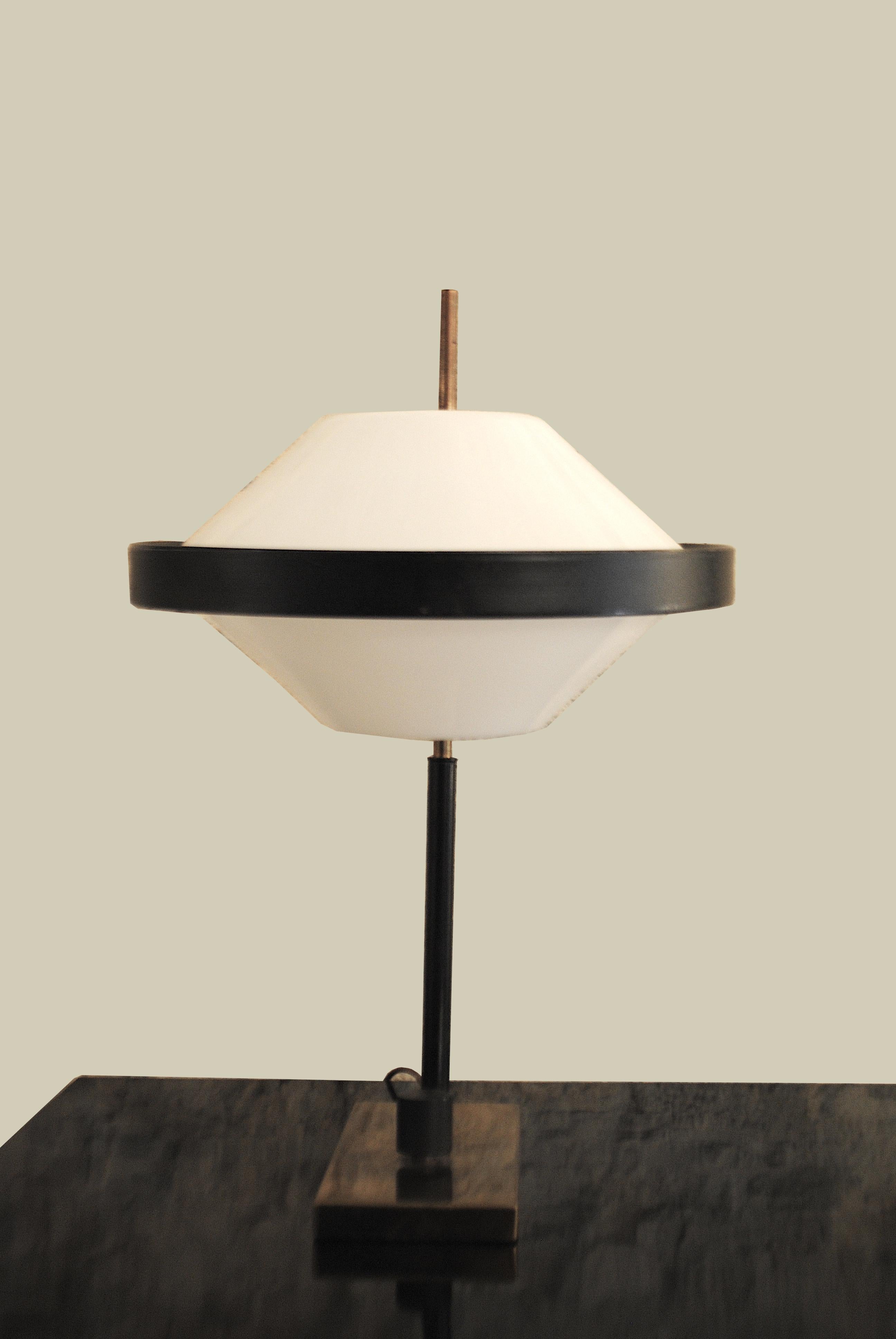 Mid-20th Century Stilnovo 50 years 1950s Table Lamp in Plexiglass and Brass