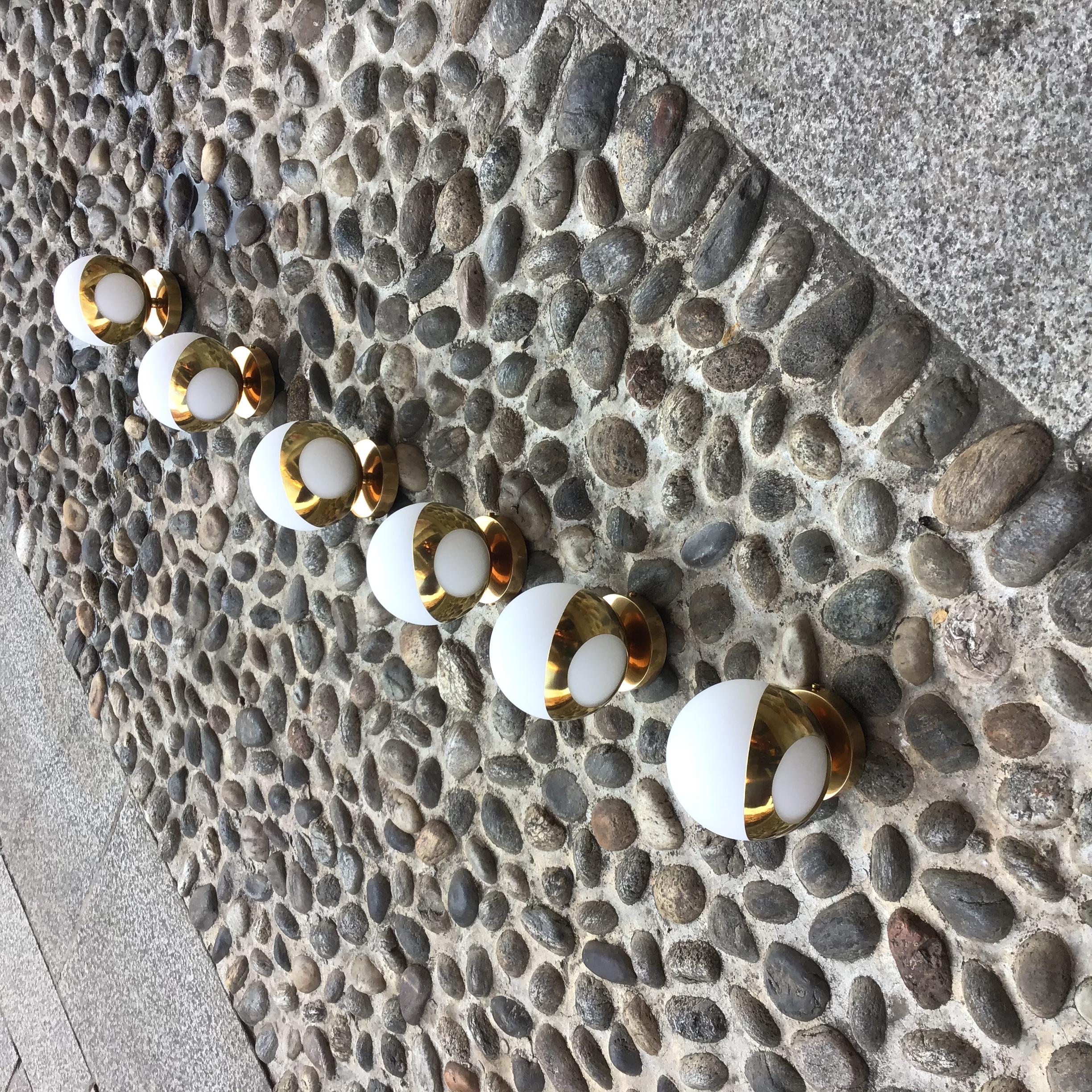 Stilnovo -  6 Appliques Brass Iron Opaline Glass  50s of the 20th century In Excellent Condition For Sale In Milano, IT