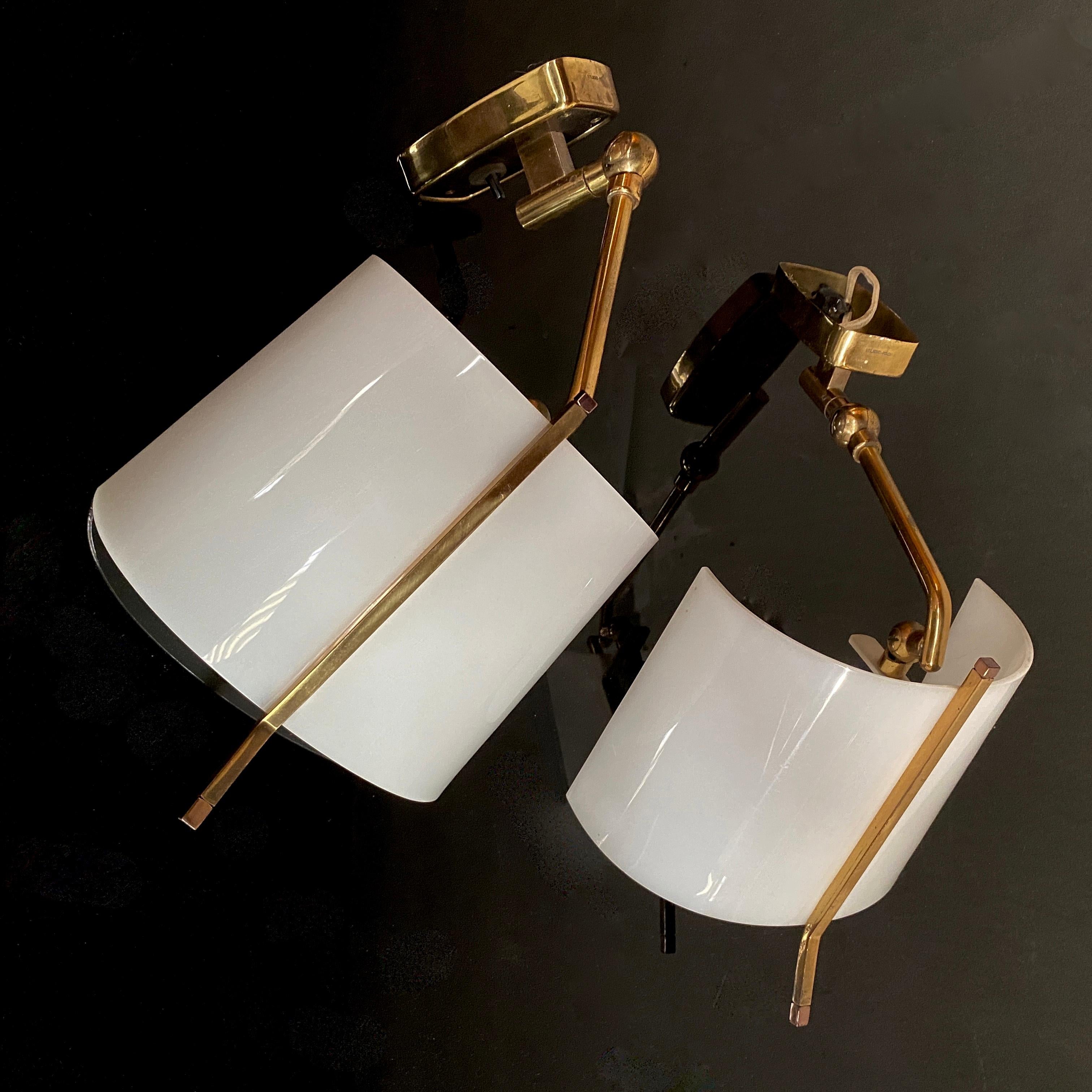 Stilnovo a Pair of Brass and Plexiglass Wall Lights, Italy, 1950s For Sale 4