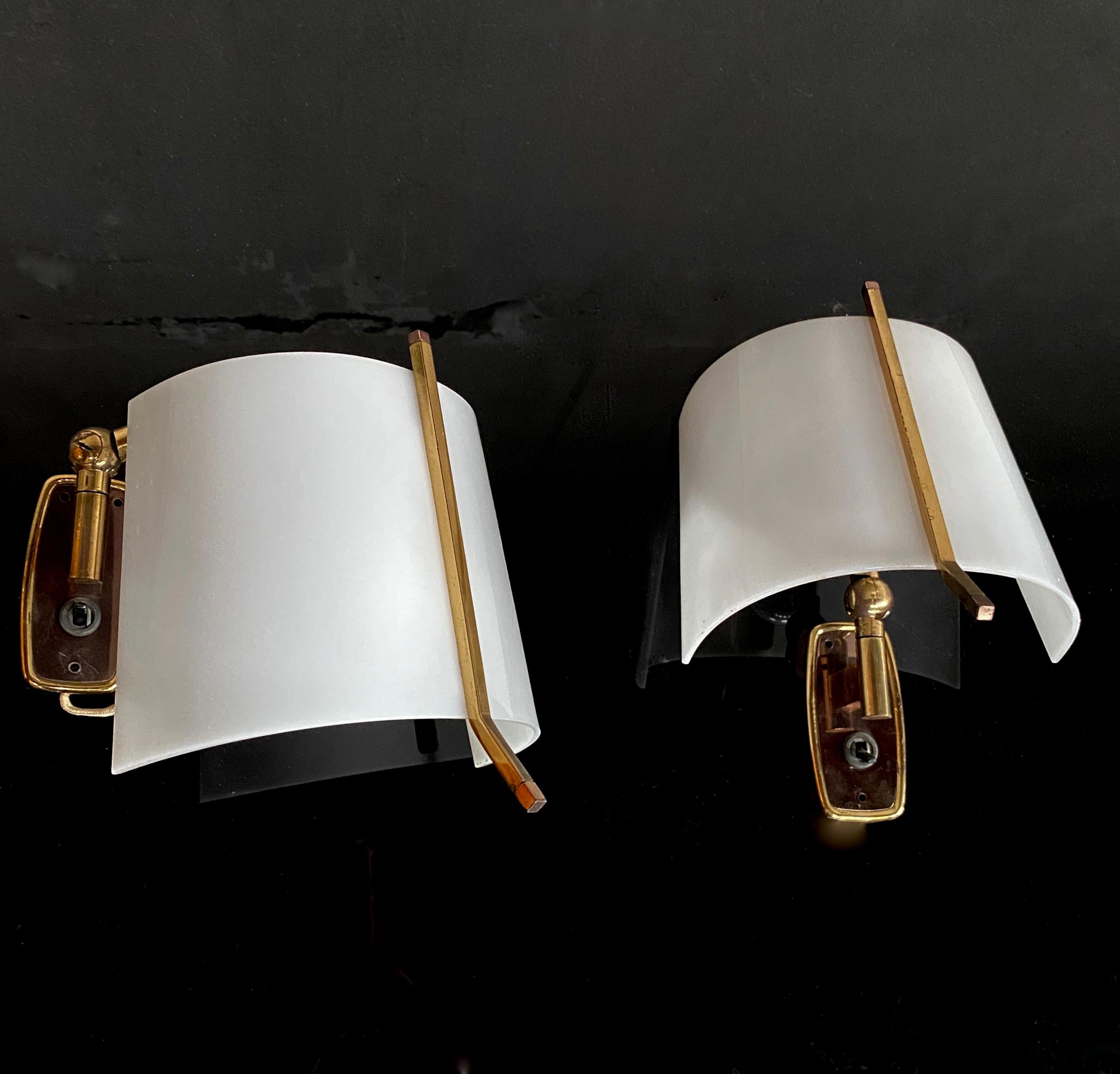 Italian Stilnovo a Pair of Brass and Plexiglass Wall Lights, Italy, 1950s For Sale