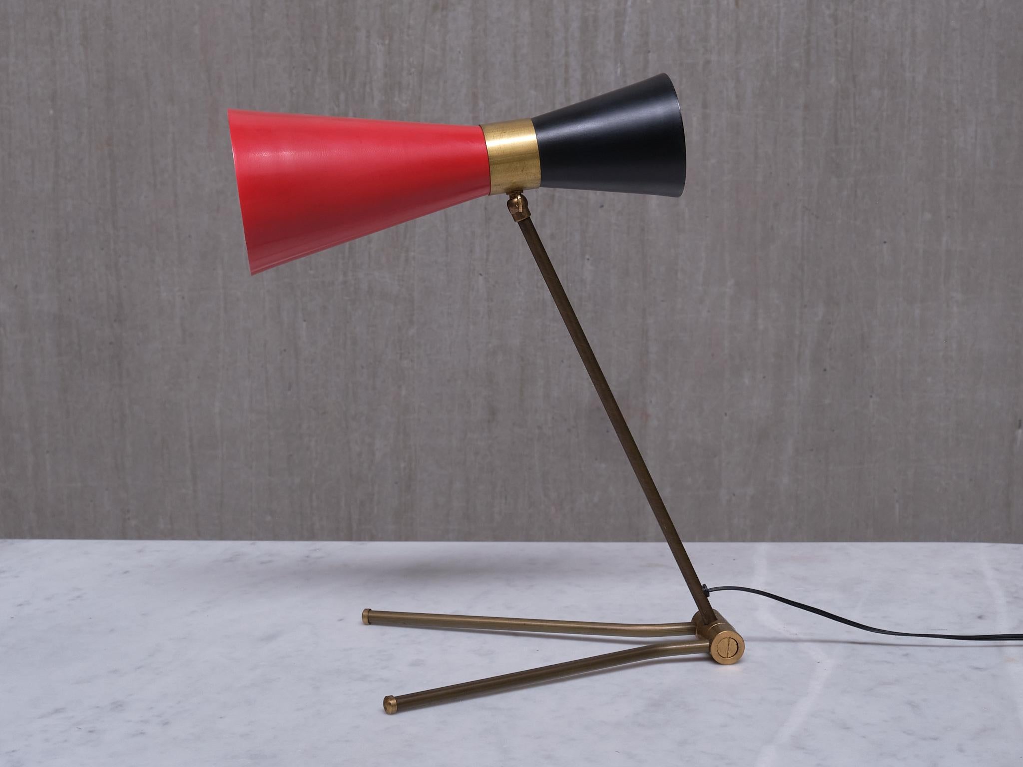 Mid-20th Century Stilnovo Adjustable Brass Desk Lamp, Black and Red Diabolo Shade, Italy, 1950s For Sale