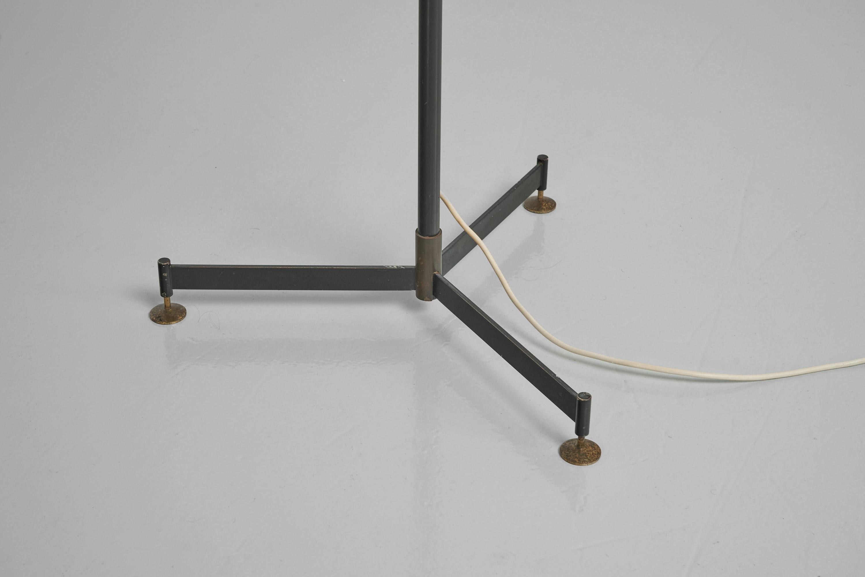 Stilnovo Adjustable Floor Lamp in Perspex, Italy, 1950 In Good Condition For Sale In Roosendaal, Noord Brabant