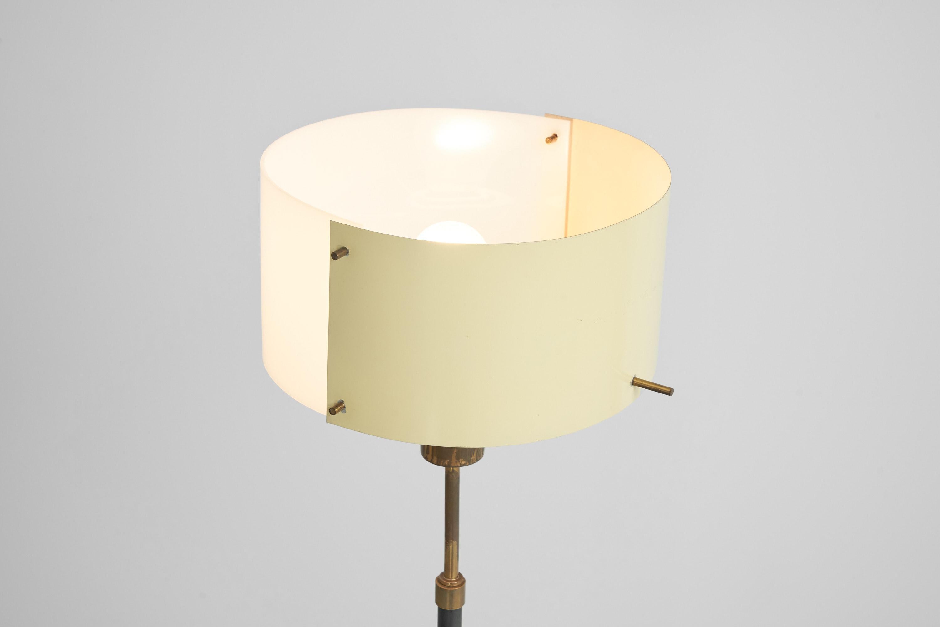 Stilnovo Adjustable Floor Lamp in Perspex, Italy, 1950 For Sale 1