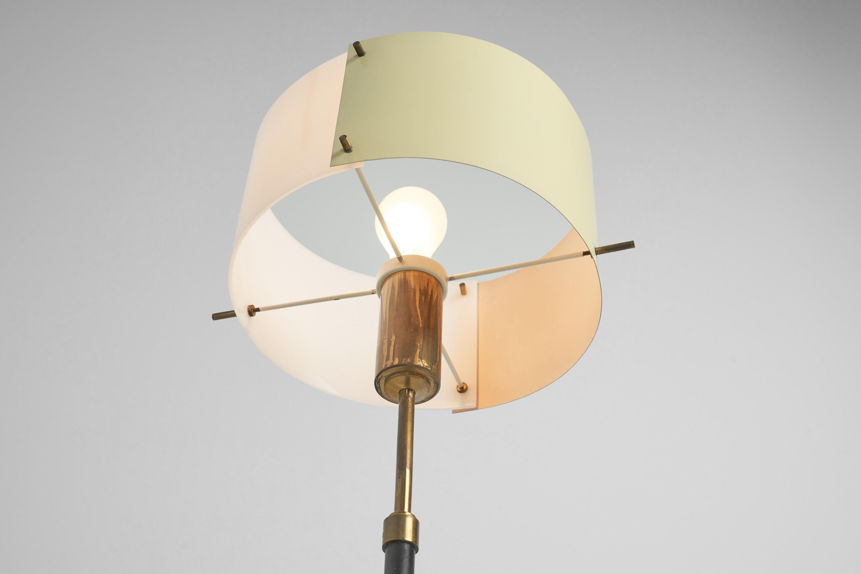 Stilnovo Adjustable Floor Lamp in Perspex, Italy, 1950 For Sale 2