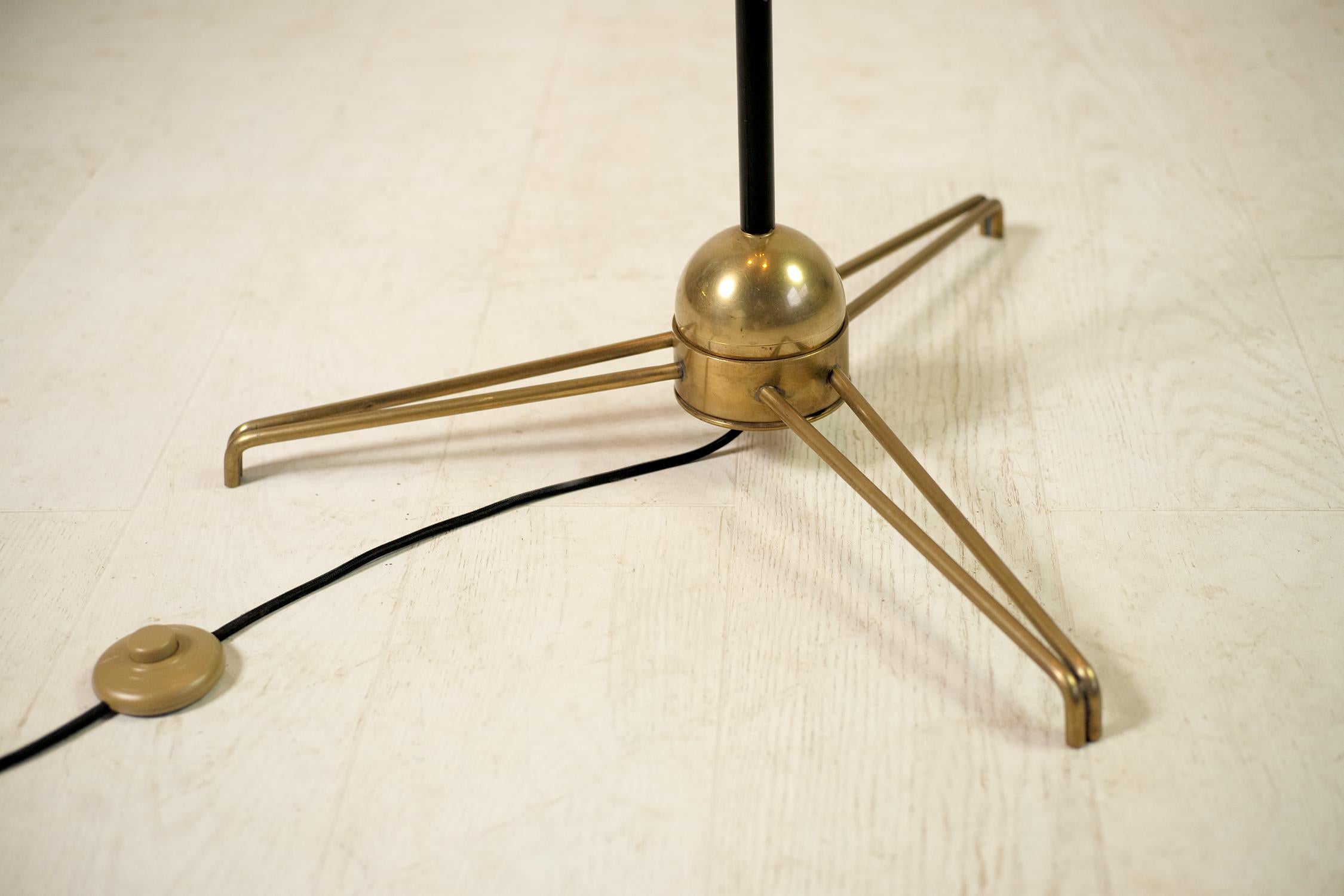 Stilnovo, Adjustable Tripod Floor Lamp, Italy, 1950 In Good Condition For Sale In Catonvielle, FR