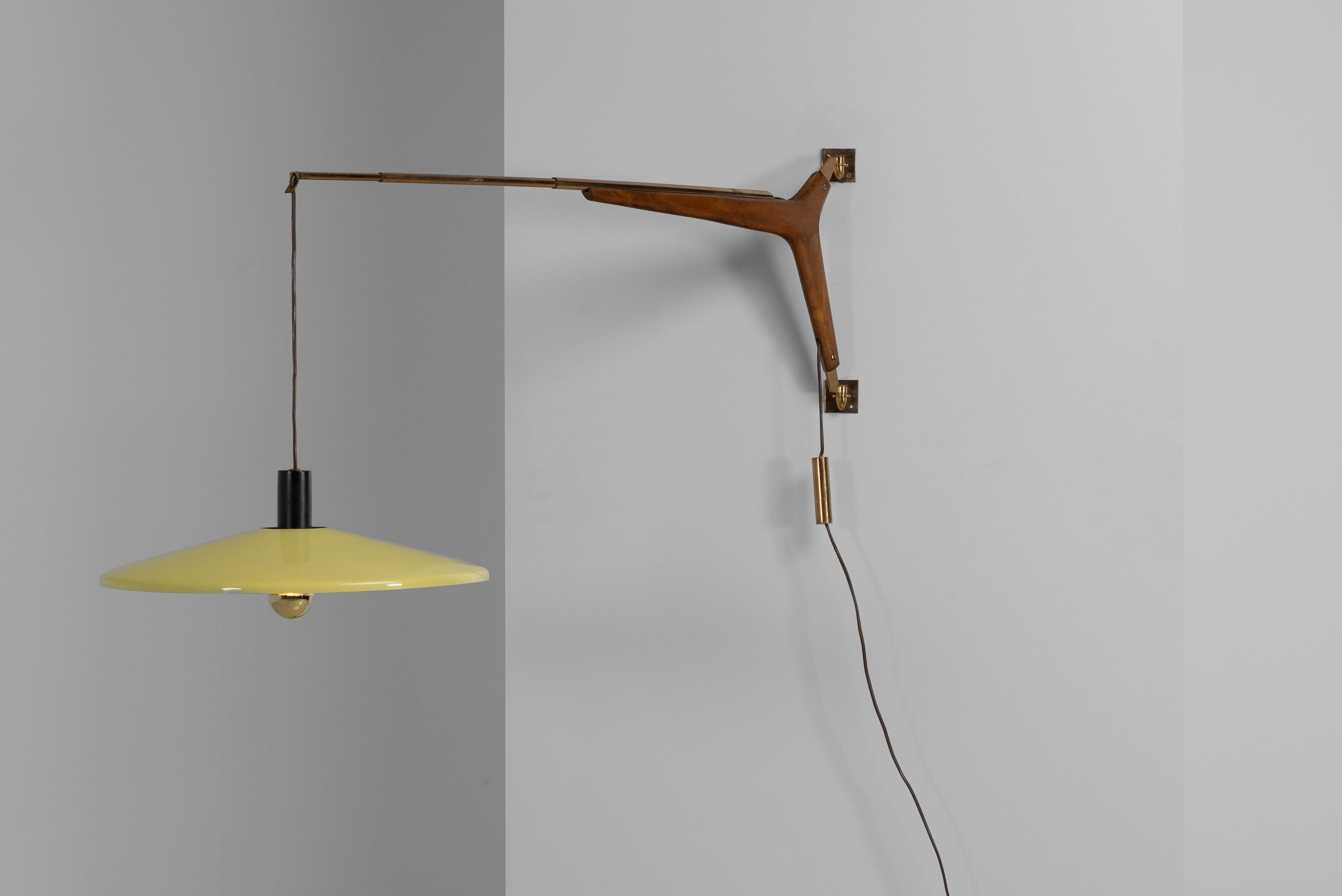 Stilnovo adjustable wall lamp with wood Italy 1950 For Sale 3
