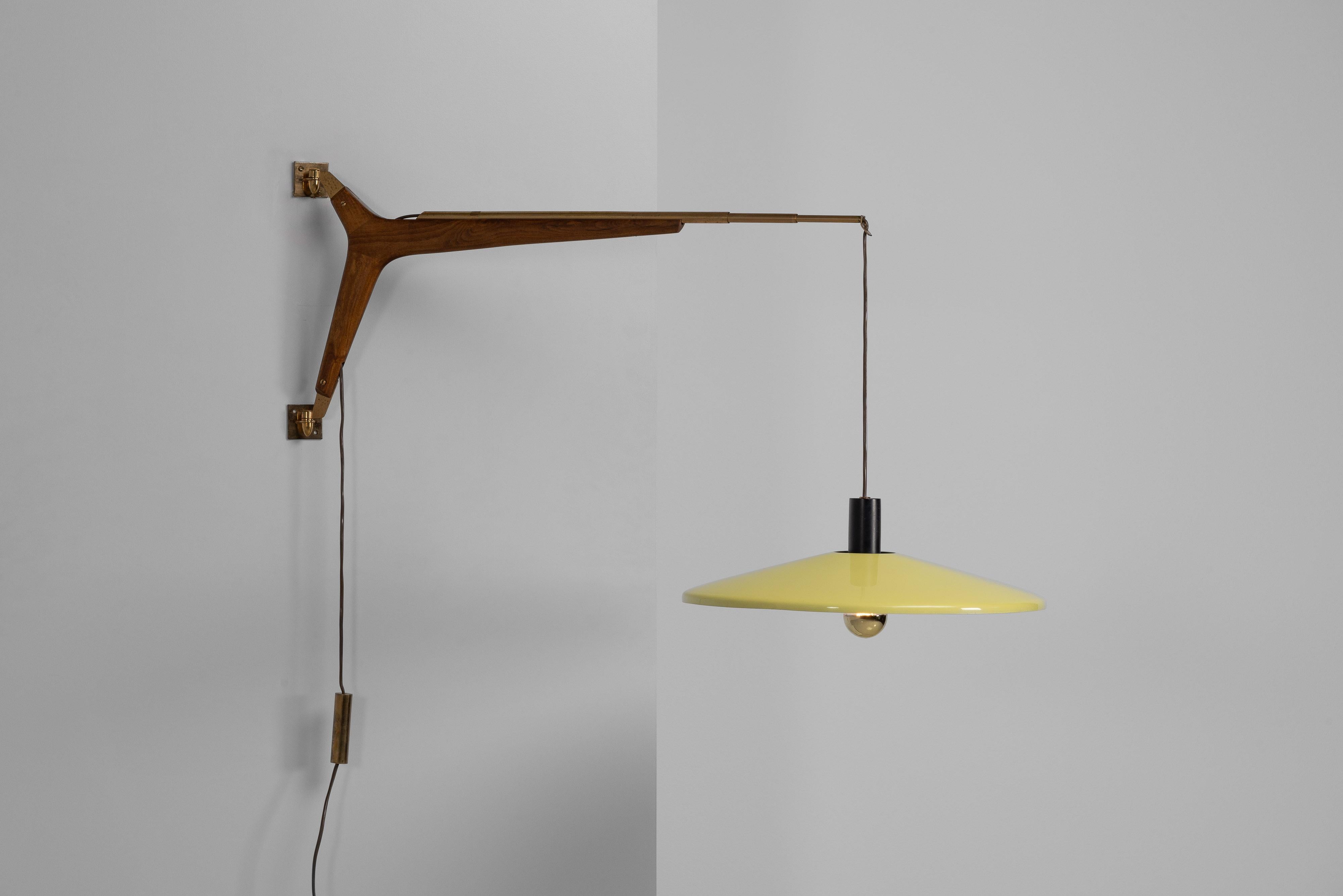Stilnovo adjustable wall lamp with wood Italy 1950 For Sale 4