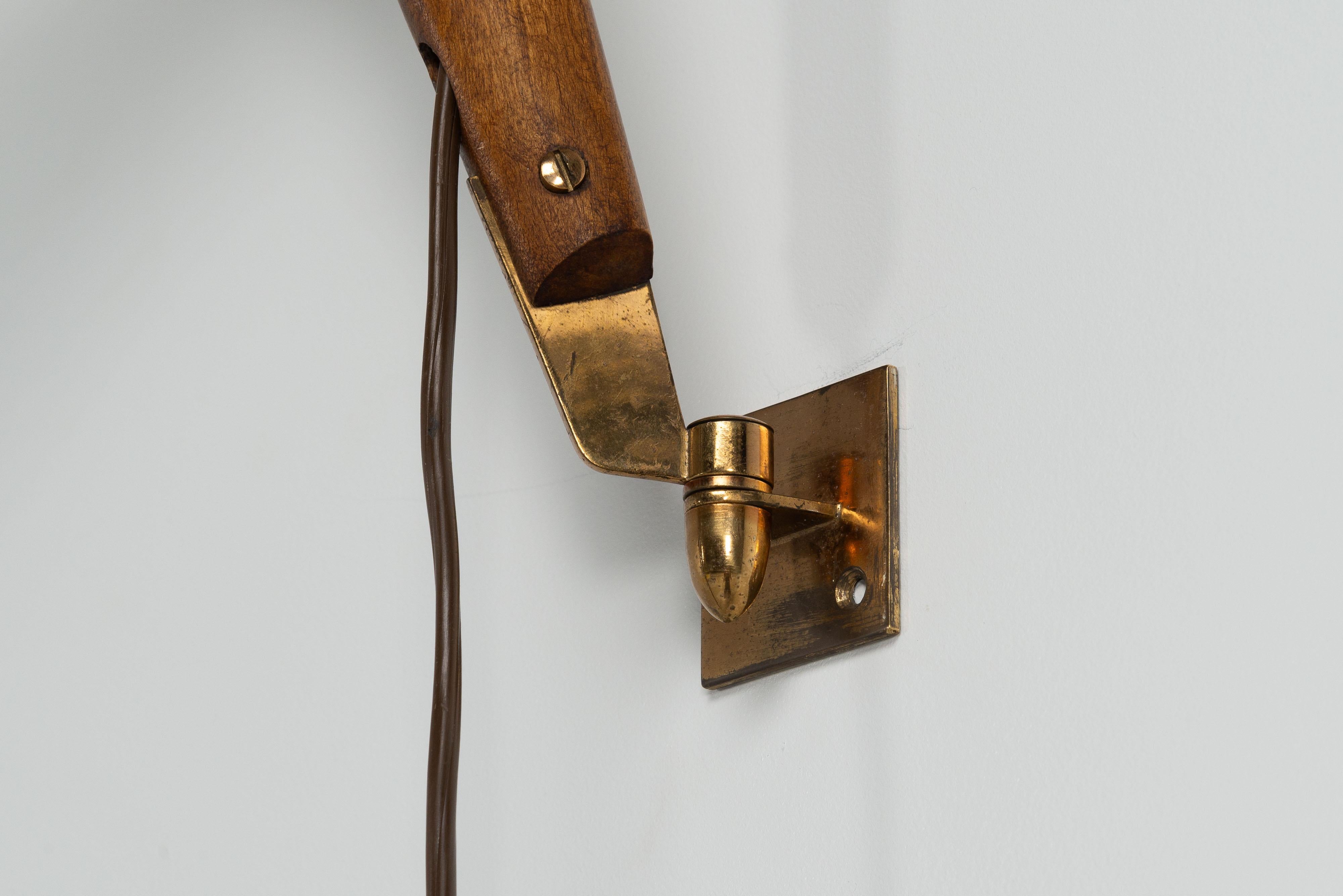 Stilnovo adjustable wall lamp with wood Italy 1950 For Sale 7