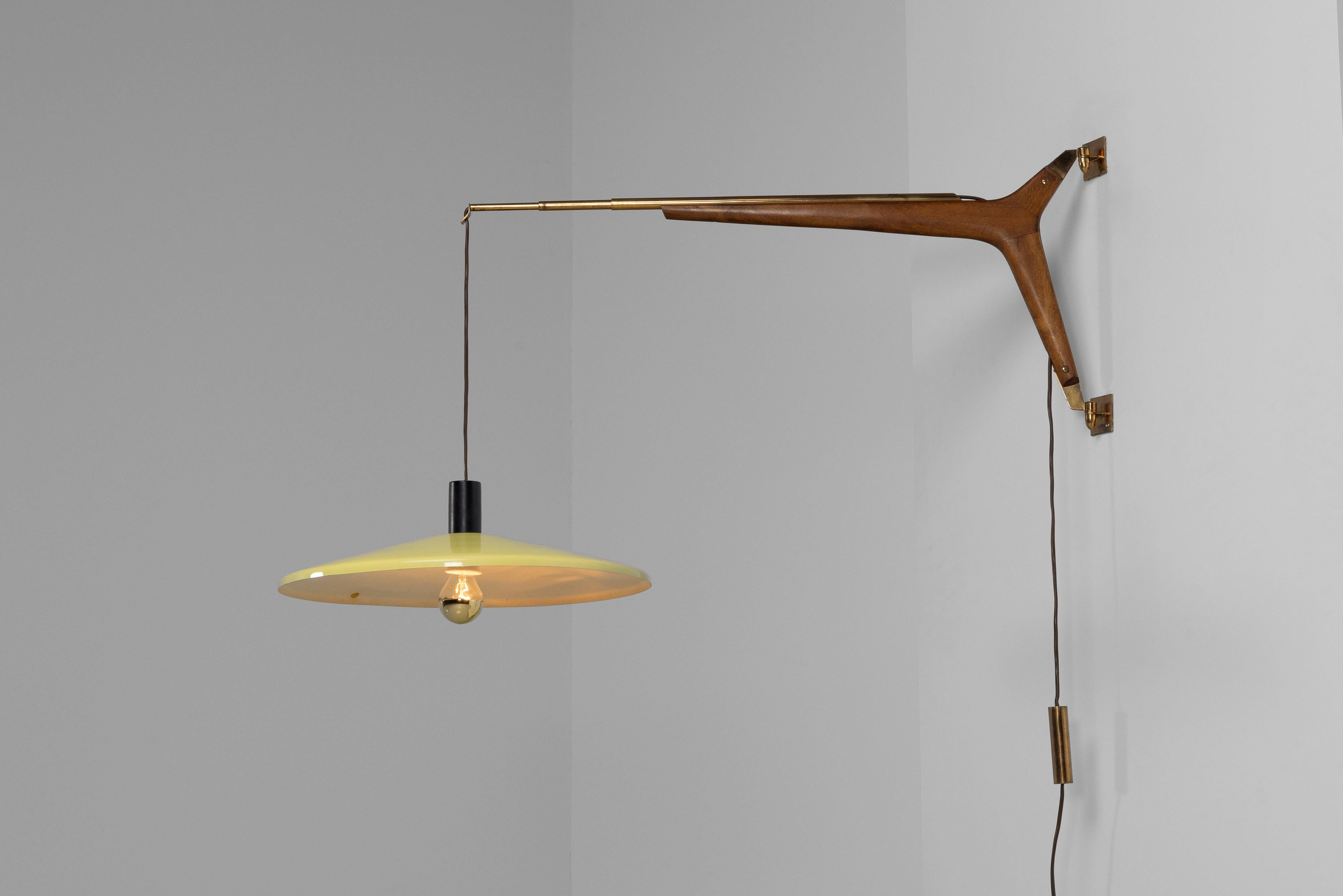 Mid-Century Modern Stilnovo adjustable wall lamp with wood Italy 1950 For Sale