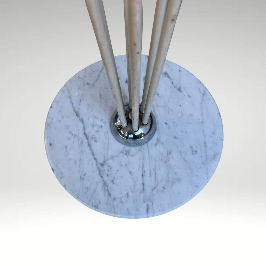 Metà XX secolo Lampada da terra Stilnovo Alberello, anni '60, base in metallo e marmo bianco in vendita