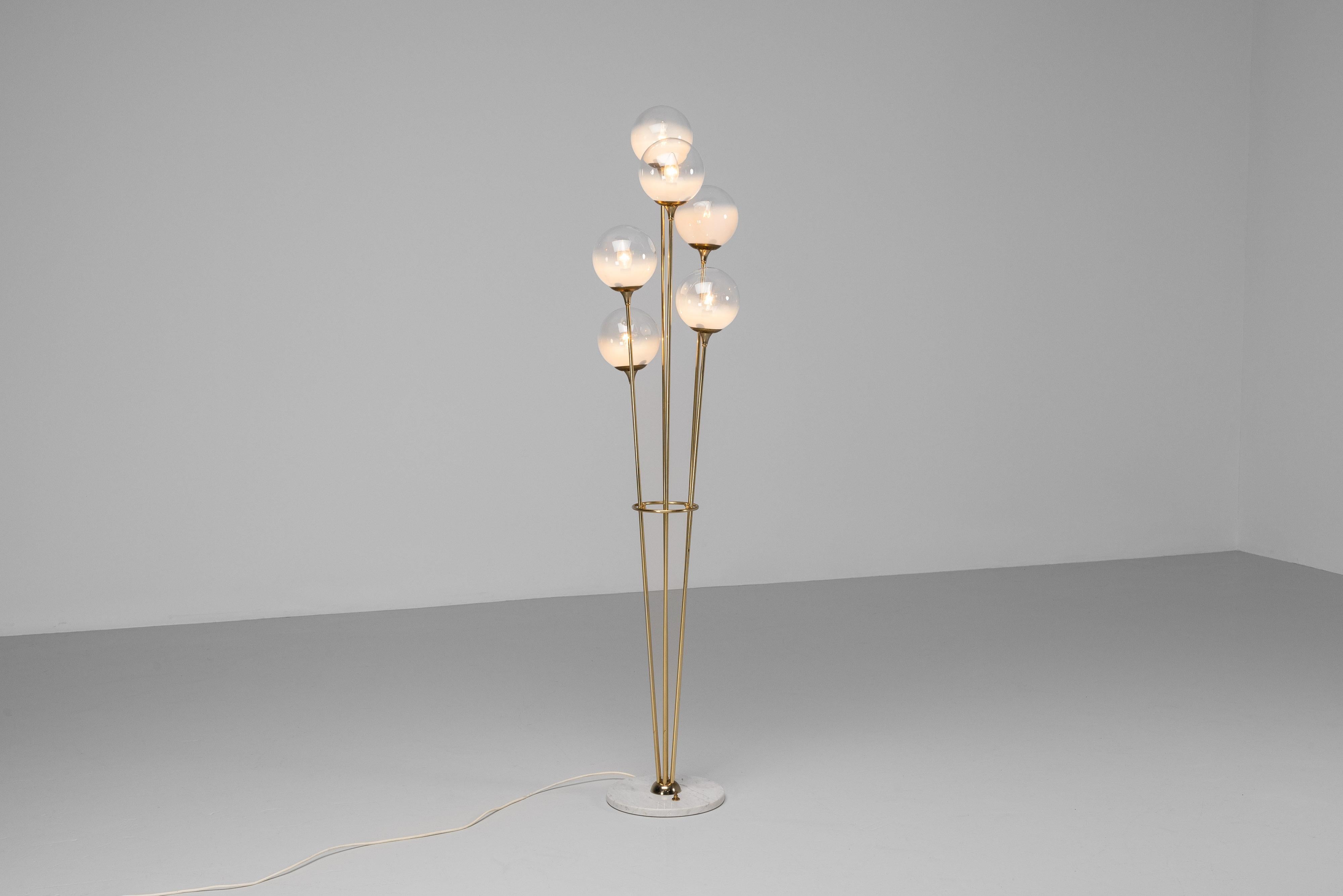 Stilnovo Alberello lampadaire marbre laiton Italie 1960 Bon état - En vente à Roosendaal, Noord Brabant