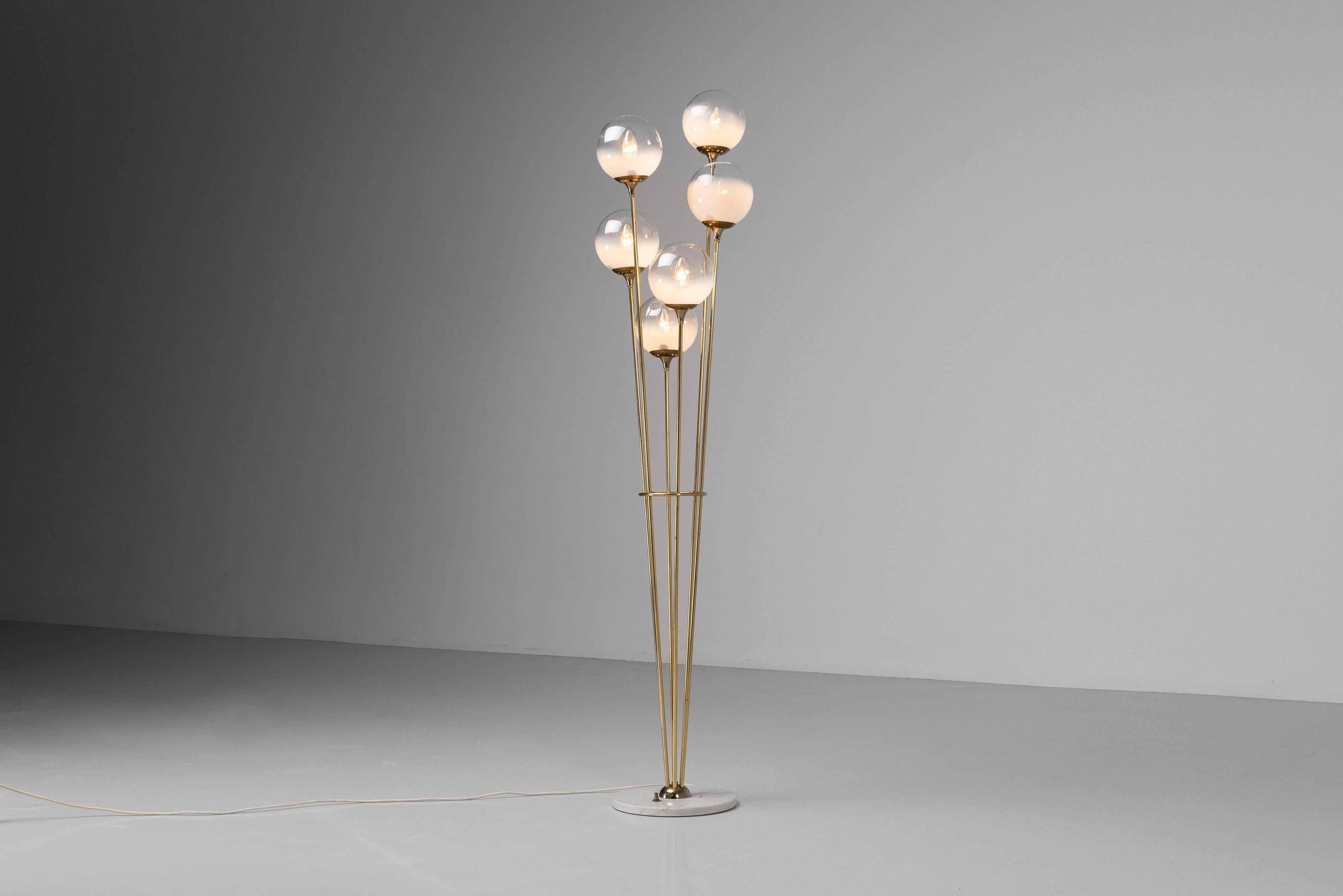 Milieu du XXe siècle Stilnovo Alberello lampadaire marbre laiton Italie 1960 en vente
