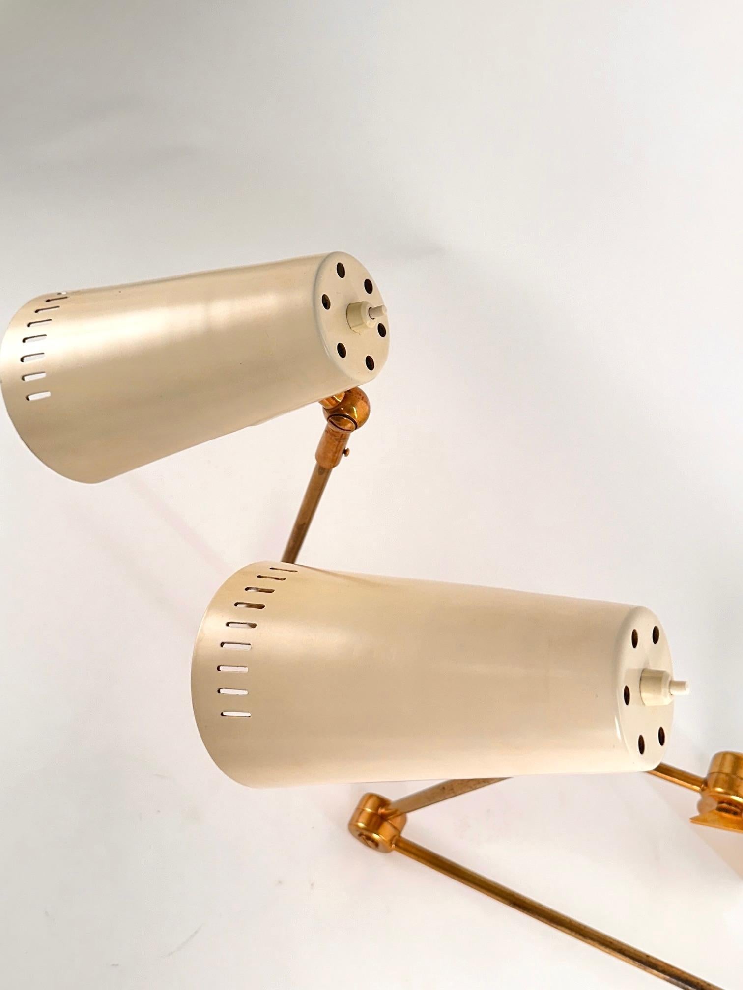 Stilnovo Articulated  Pair of Original   Brass Wall Lamps , Italy . 1960 In Good Condition For Sale In Madrid, ES