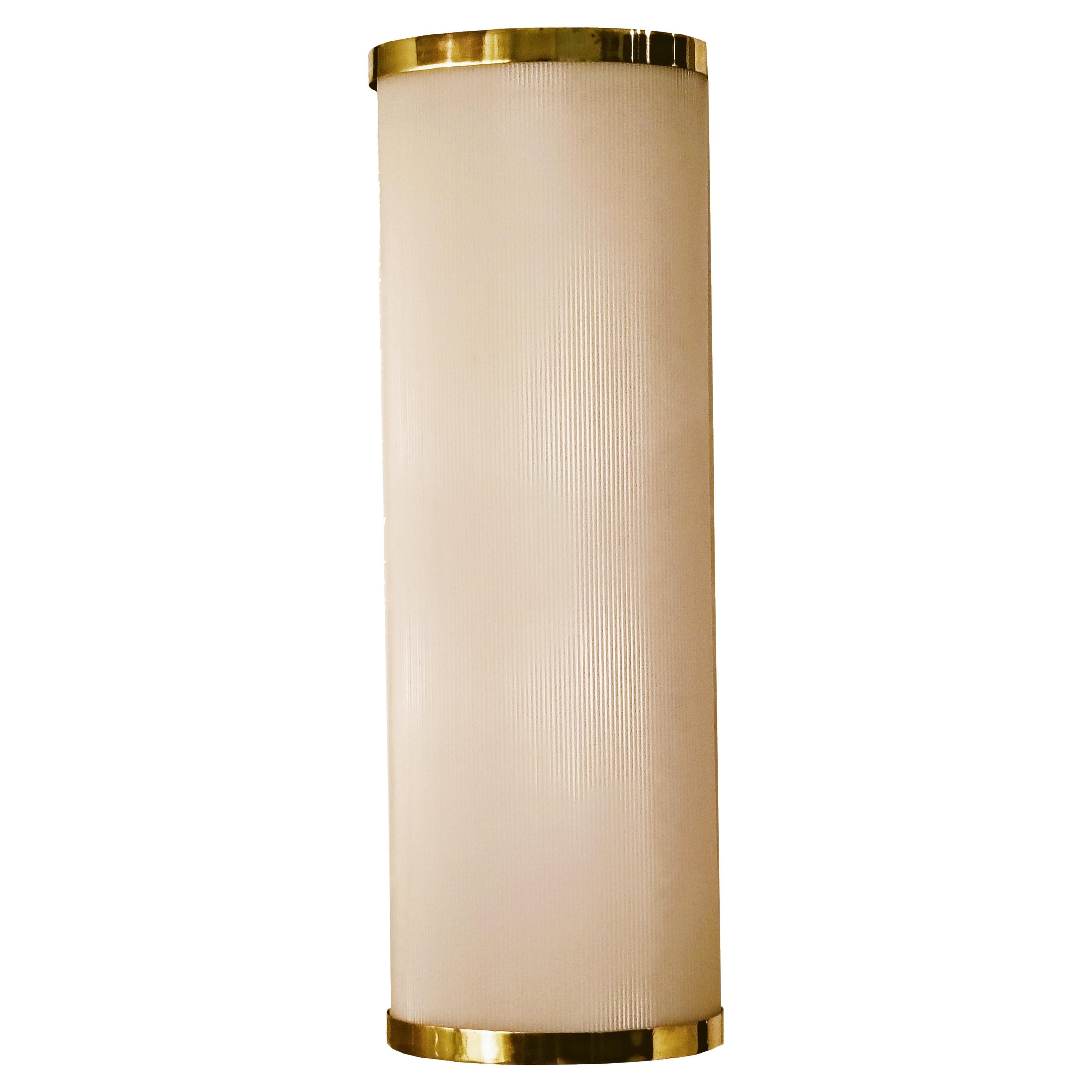 Stilnovo Attrib. Large Wall Lamp in Acrylic and Brass, Italy 1960s For Sale
