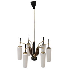 Stilnovo zugeschriebener Kronleuchter aus Emaille und Messing im italienischen Design, 1960er Jahre