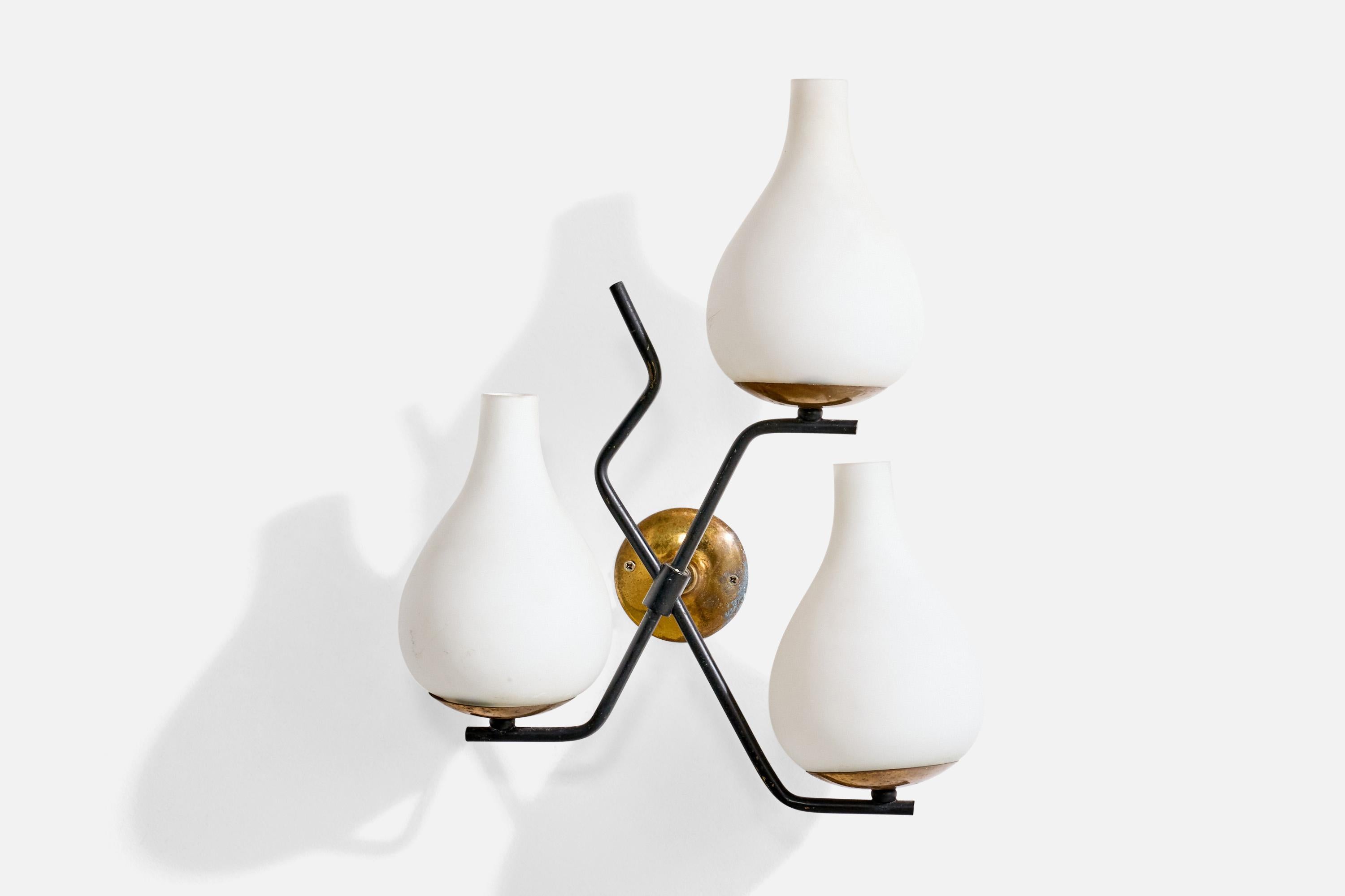 Italian Stilnovo Attribution, Wall Lights, Brass, Metal, Italy, 1950s For Sale