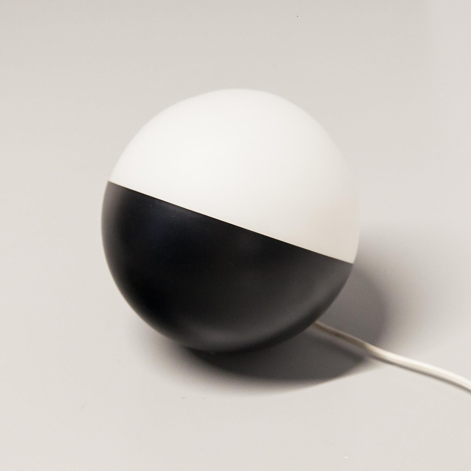 Mid-Century Modern Stilnovo Ball Lamp Italy 1960s For Sale