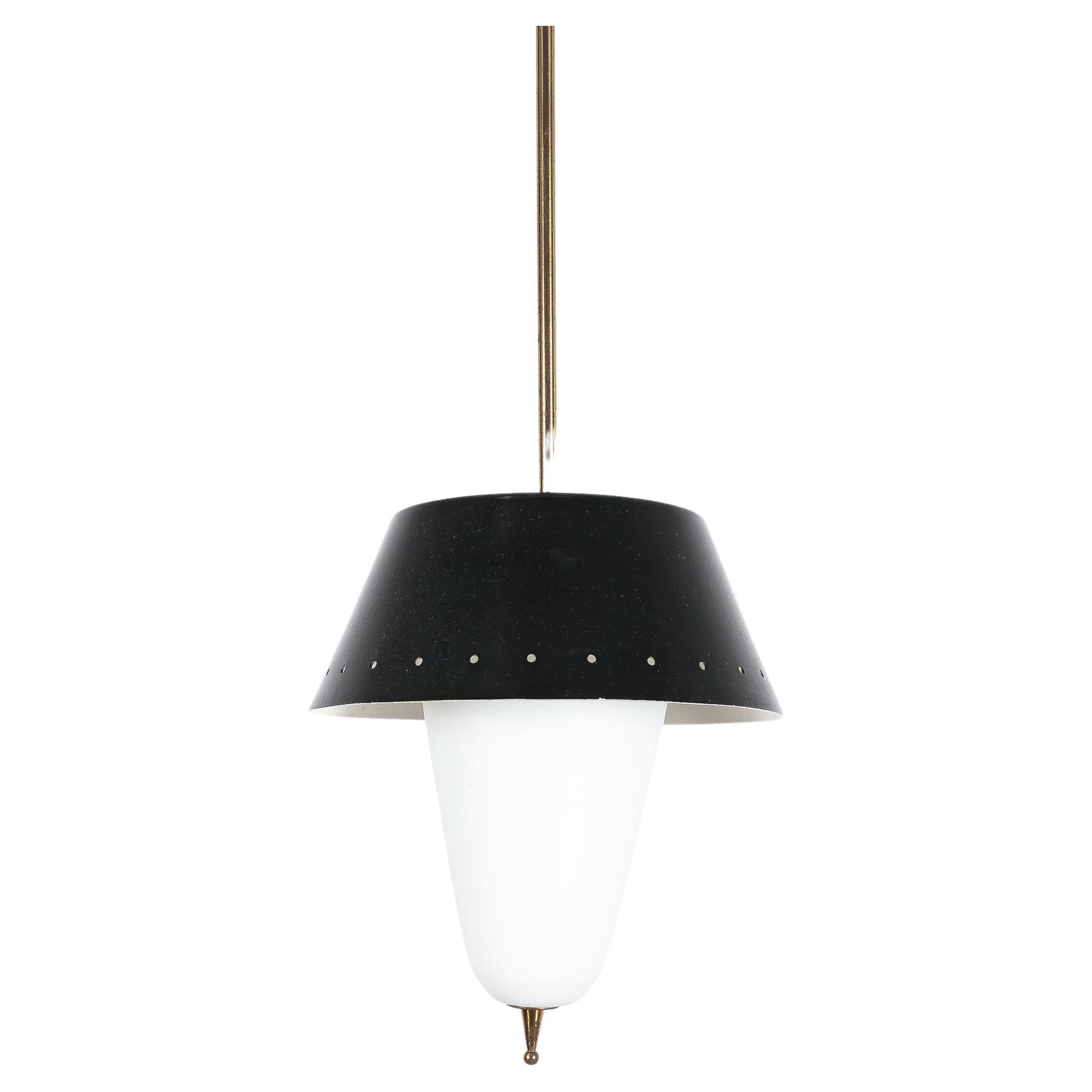 Stilnovo, lampe suspendue noire en verre opale, circa 1950