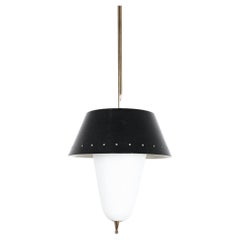 Stilnovo, lampe suspendue noire en verre opale, circa 1950