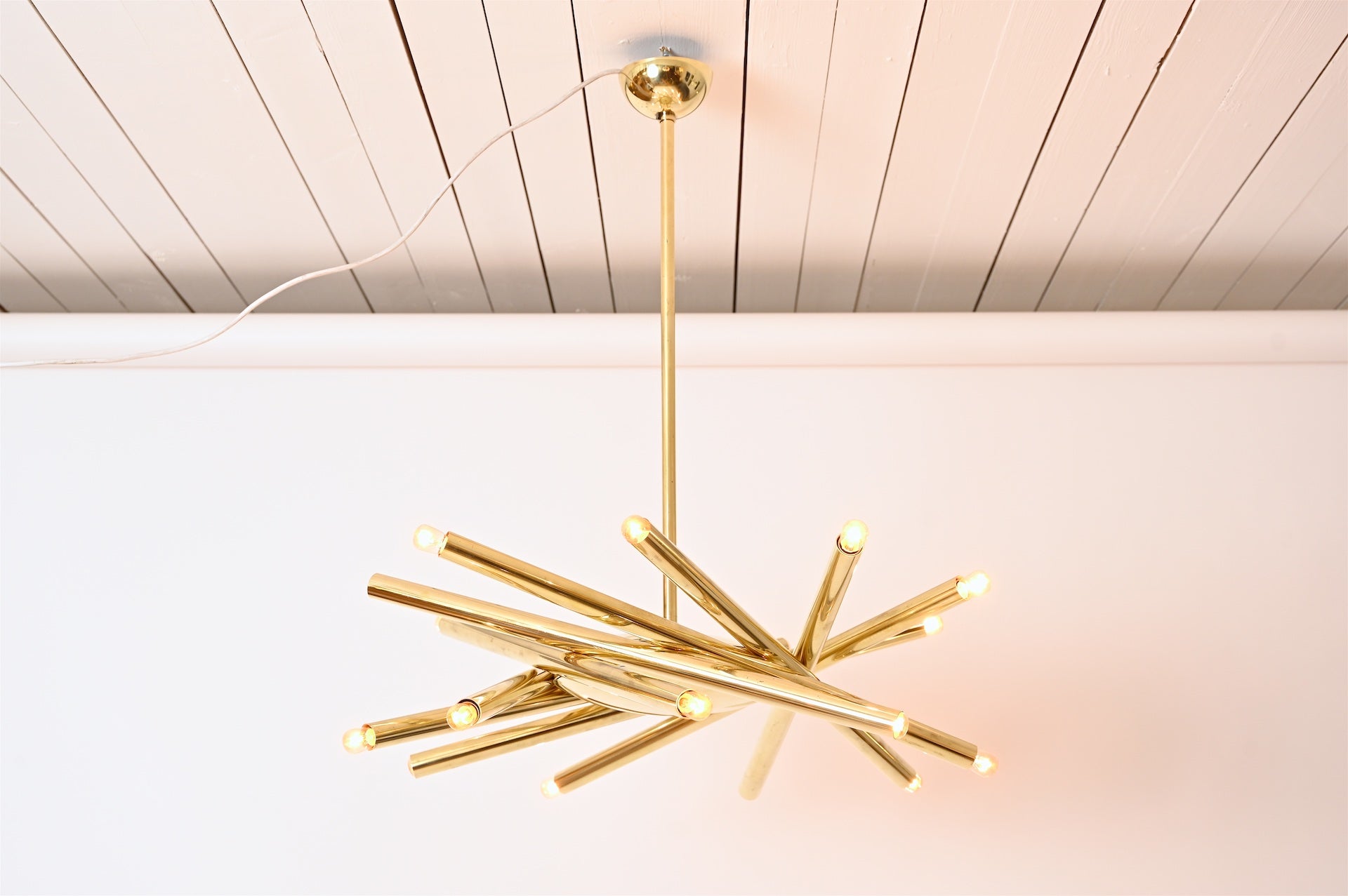 Lampadario in ottone di Stilnovo Italia, 1960 ca.

18 luci.

** Disponibile anche la versione a 24 luci con lo stesso diametro.
Can può creare una coppia abbinata. 