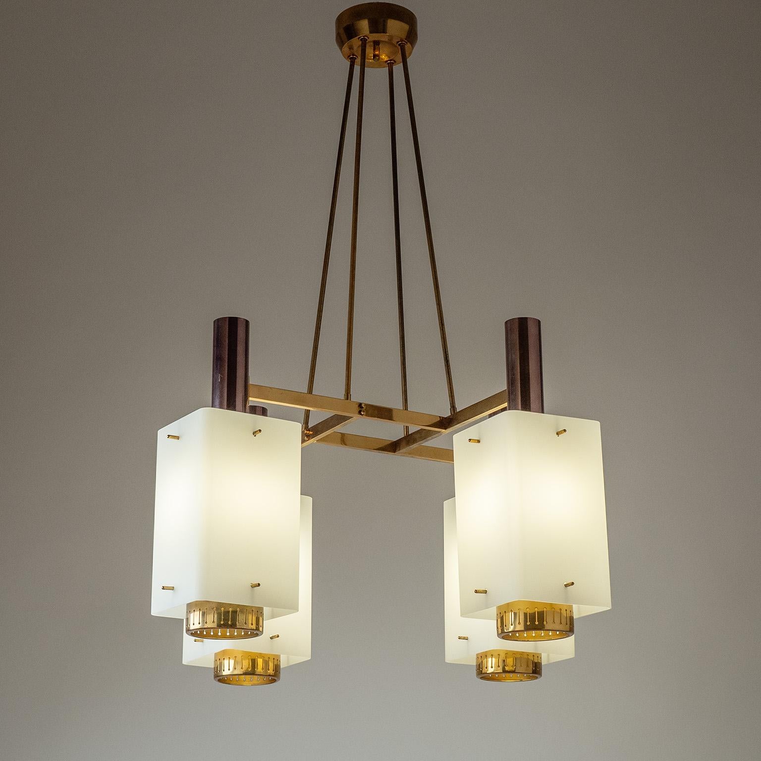 Stilnovo Brass And Glass Chandelier, 1950s im Zustand „Gut“ im Angebot in Vienna, AT