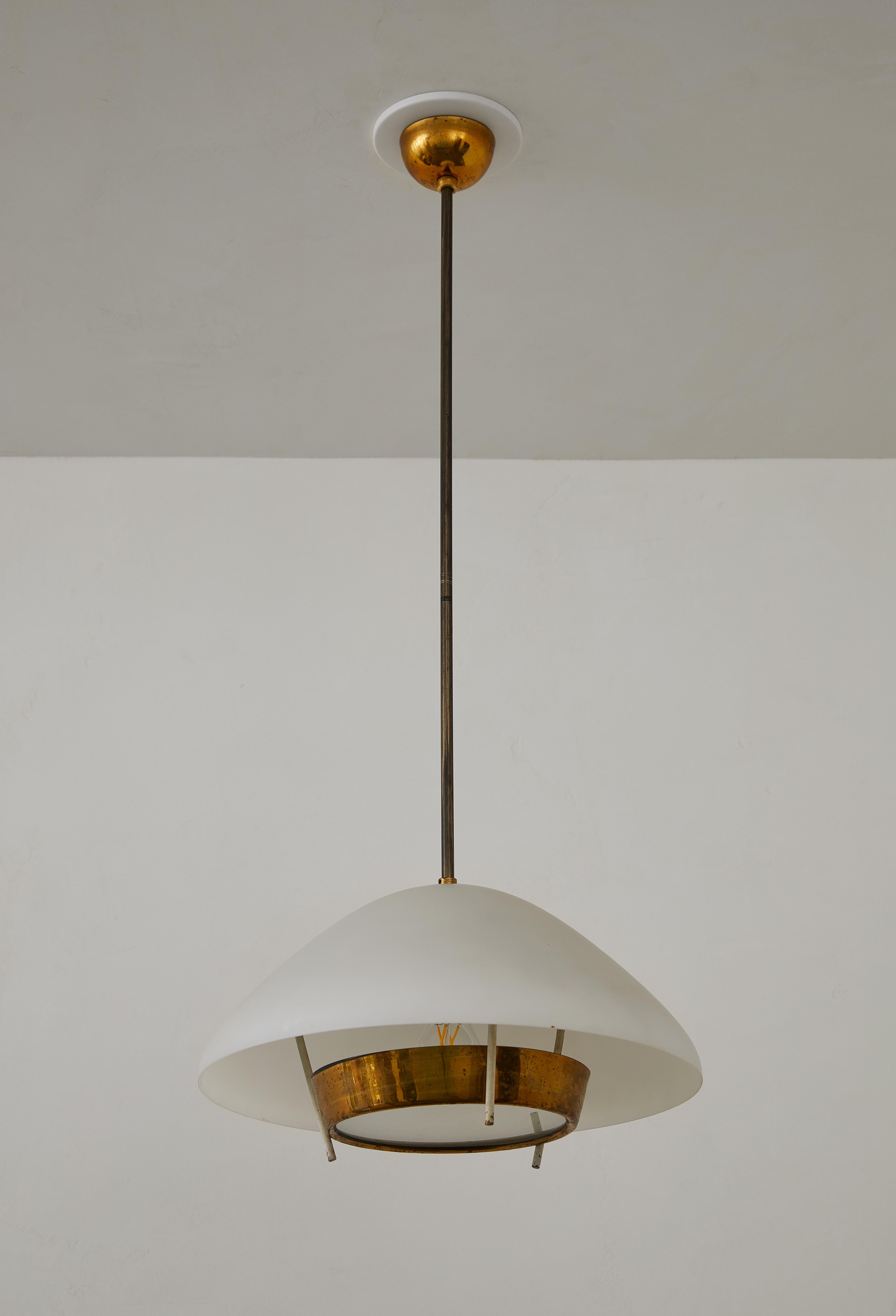 Stilnovo-Pendelleuchte aus Messing und Glas, ca. 1950er Jahre (Italienisch) im Angebot