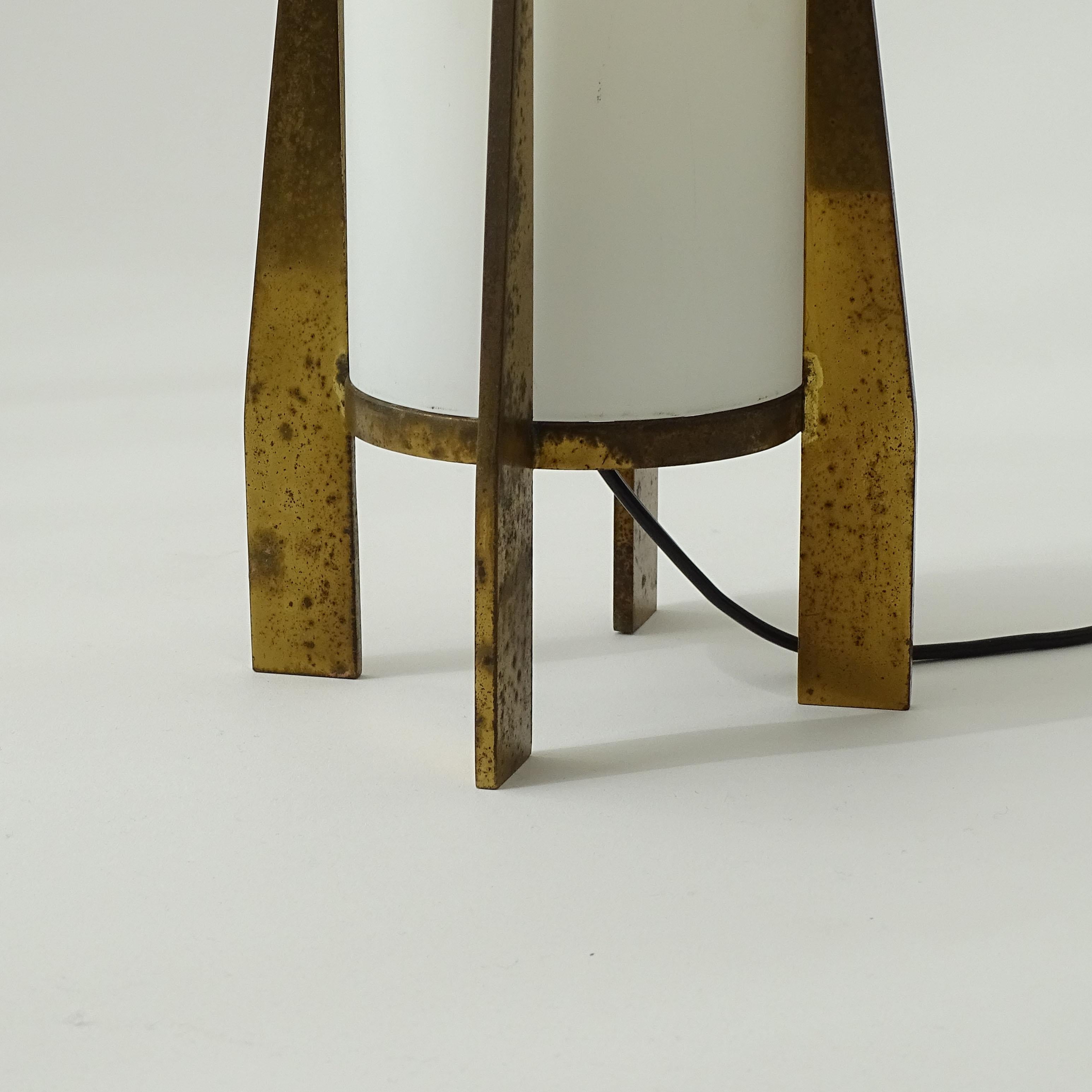 Stilnovo-Tischlampe aus Messing und Glas, Italien 1950er Jahre (Moderne der Mitte des Jahrhunderts) im Angebot