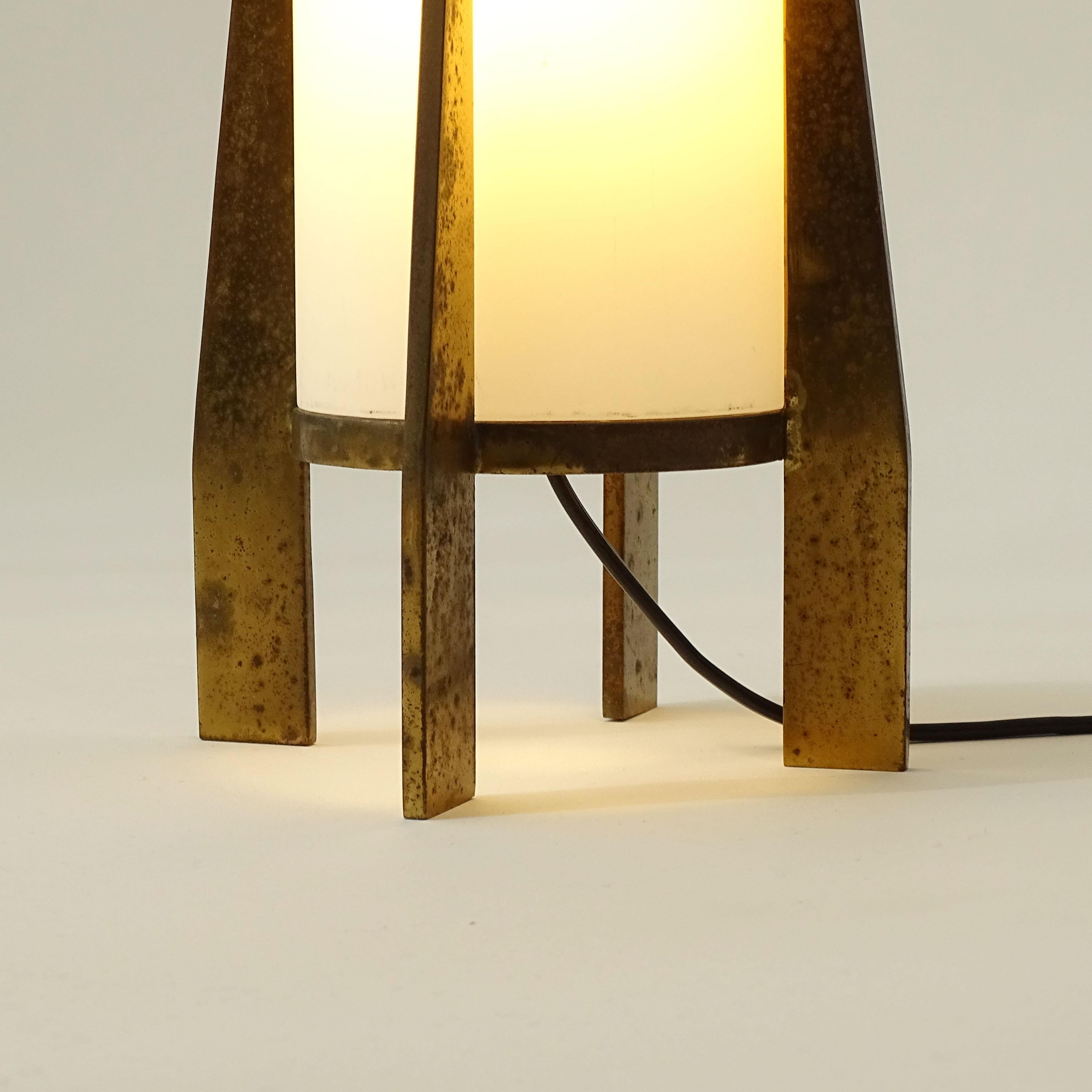 Stilnovo-Tischlampe aus Messing und Glas, Italien 1950er Jahre im Angebot 1