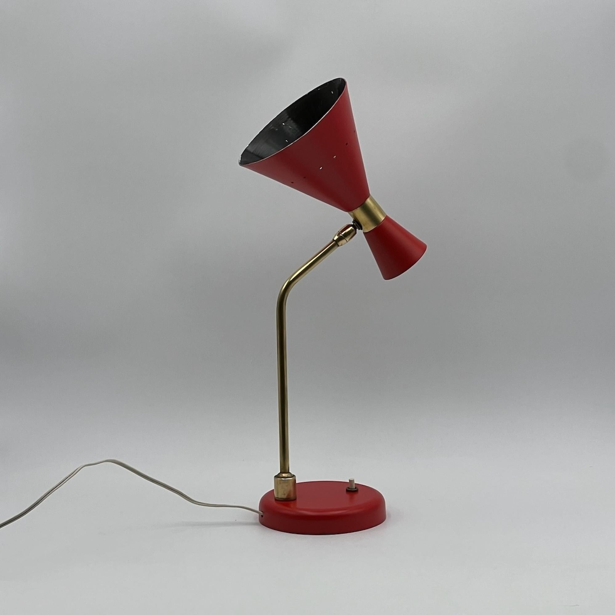Mid-Century Modern Stilnovo Brass and Lacquered Metal Red 'Megaphon' Lamp, 1960s For Sale