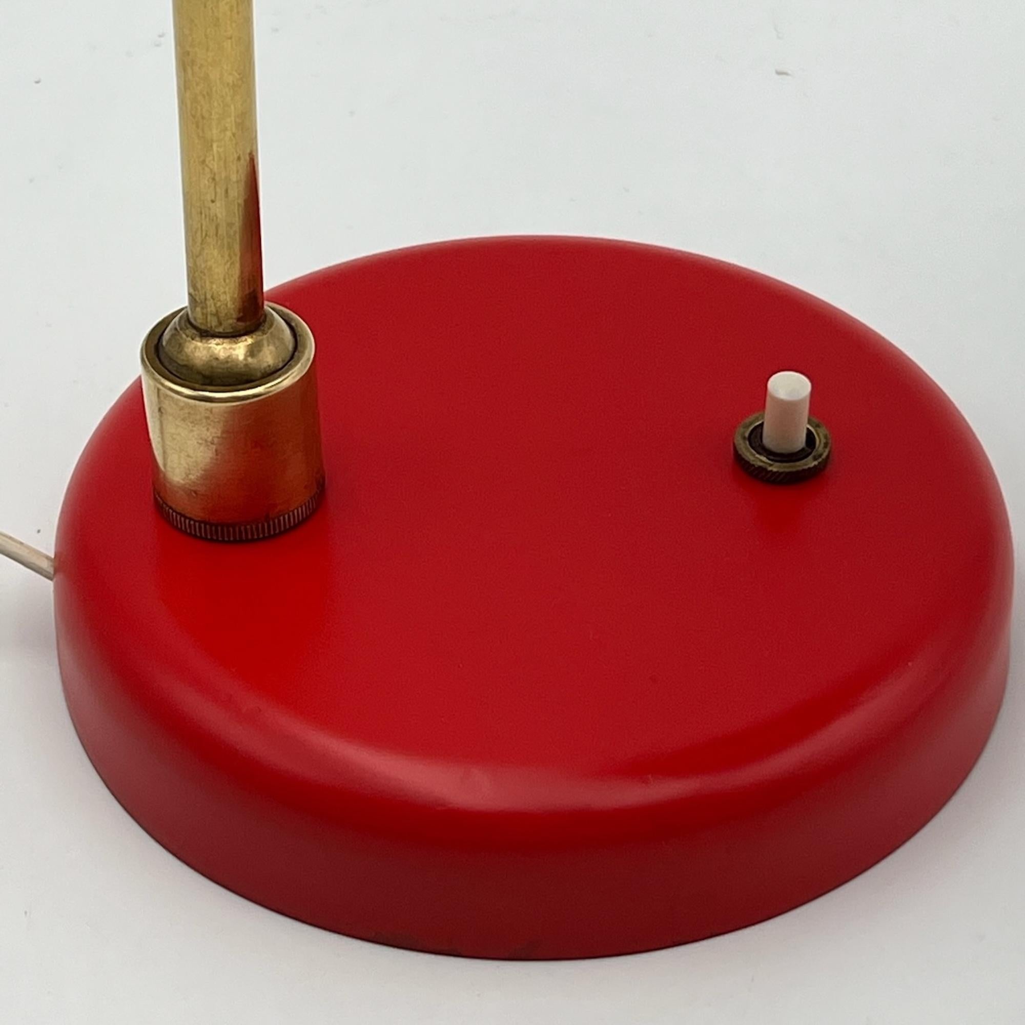 Mid-20th Century Stilnovo Brass and Lacquered Metal Red 'Megaphon' Table Lamp, 1960s