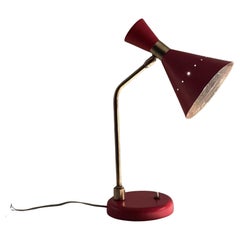 Lampe de bureau Stilnovo « Megphon » rouge en laiton et métal laqué, années 1960