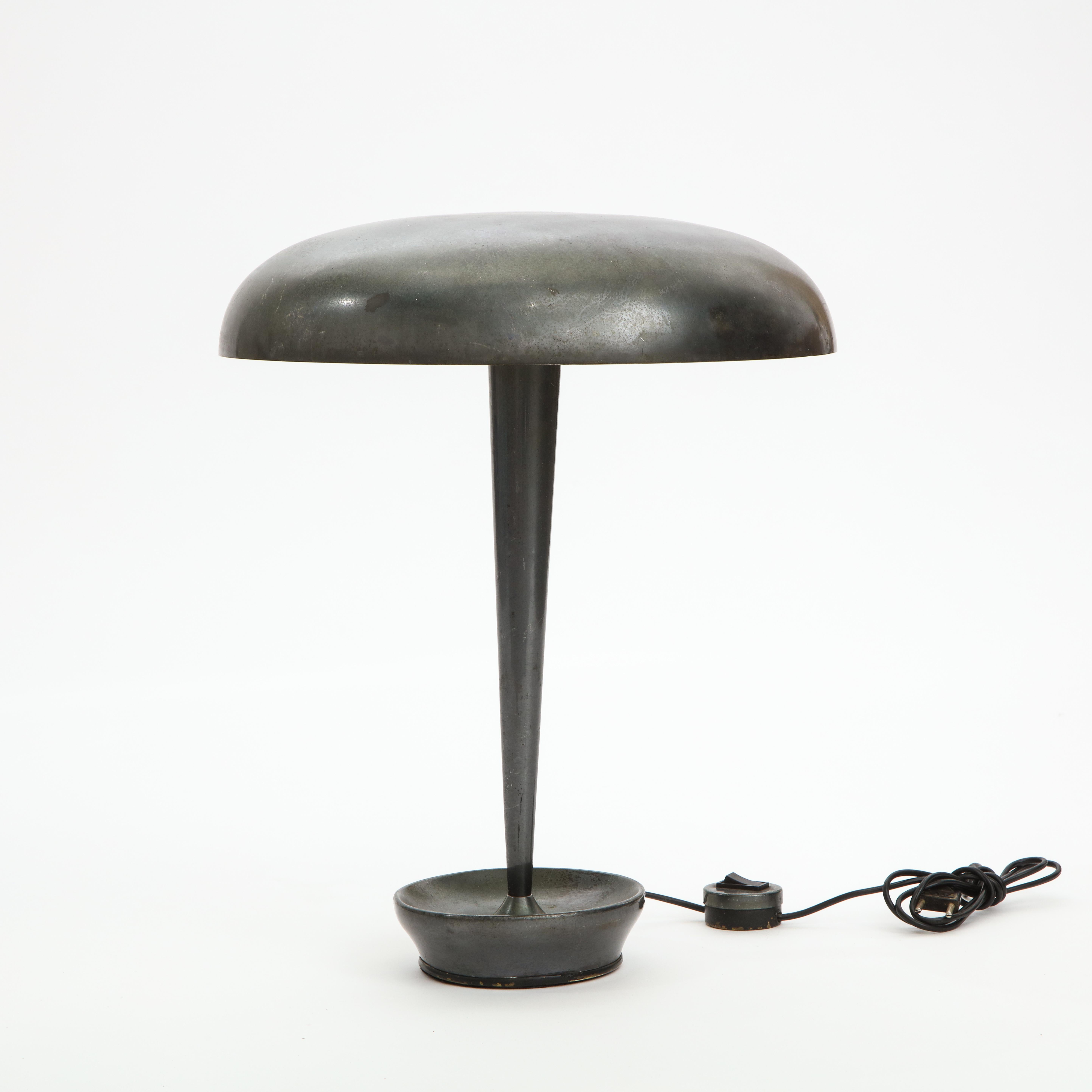 Stilnovo Messing-Schreibtischlampe in original dunkler Patina (Poliert)