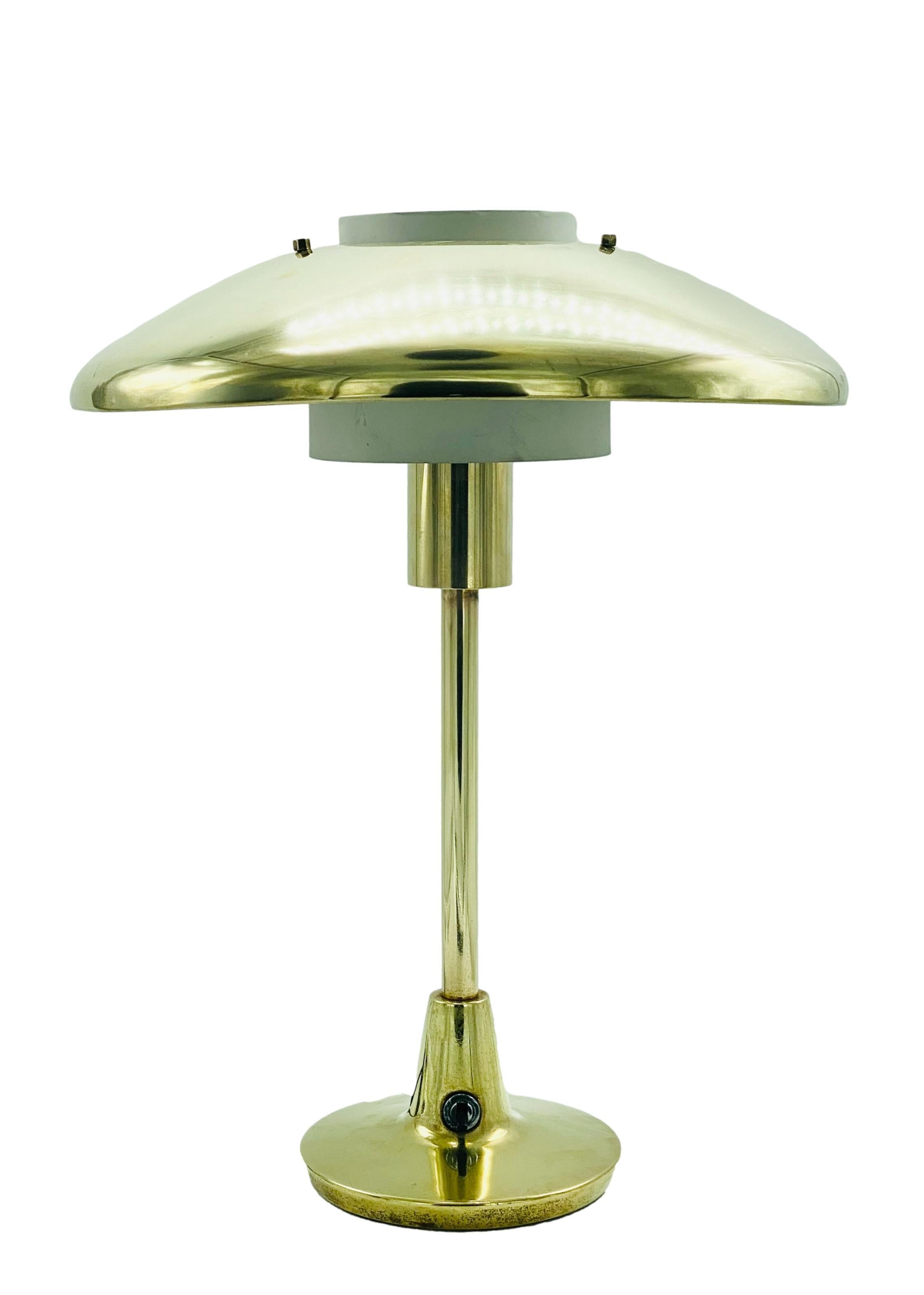 Table lamp mod. 8022 by Stilnovo, Italy, 1960s. Brass, marked with manufacturing label. It is in original condition.
