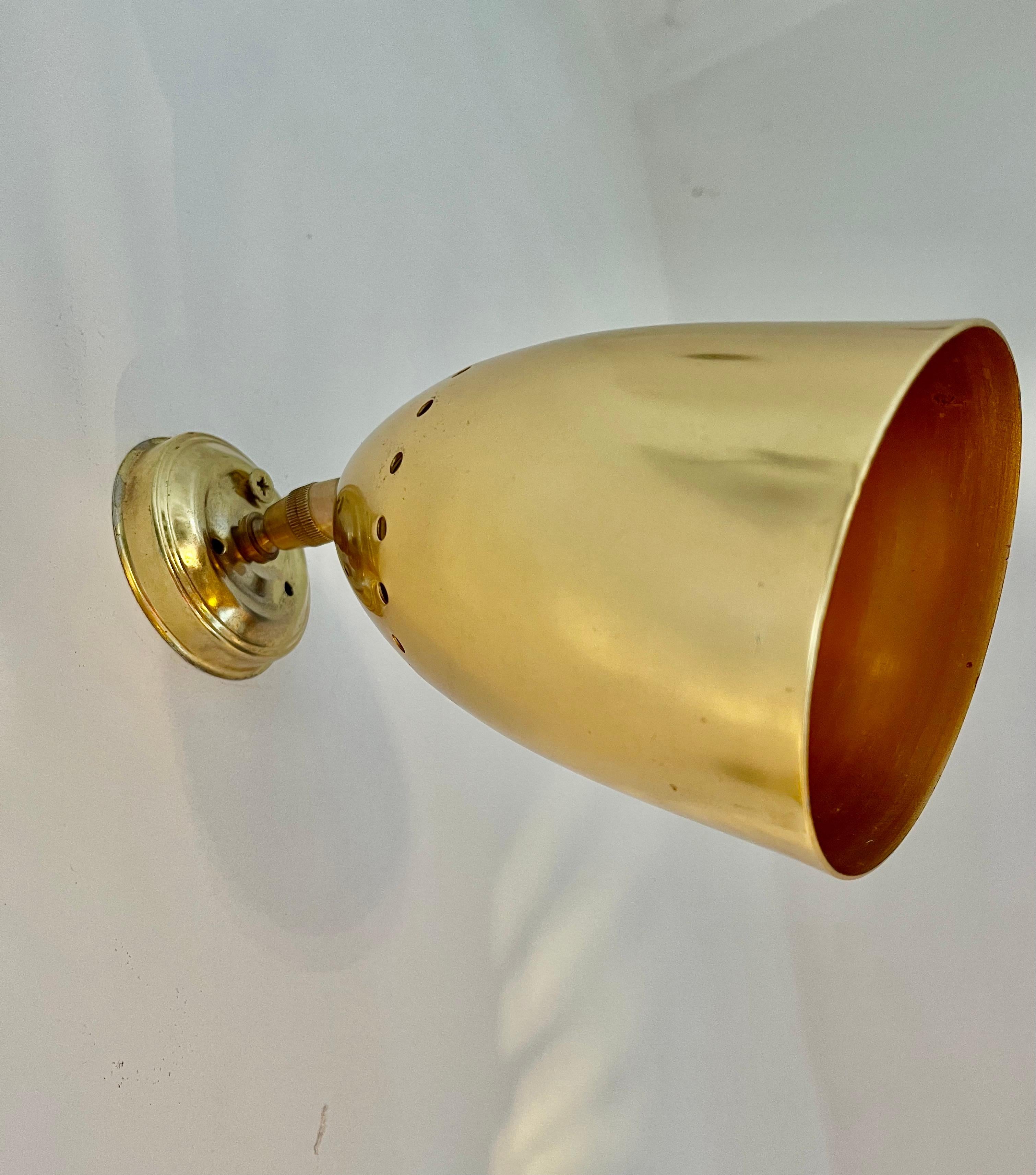 Stilnovo brass wall lighting adjustable 4 units, Italy 1950 In Good Condition For Sale In La xara, VC