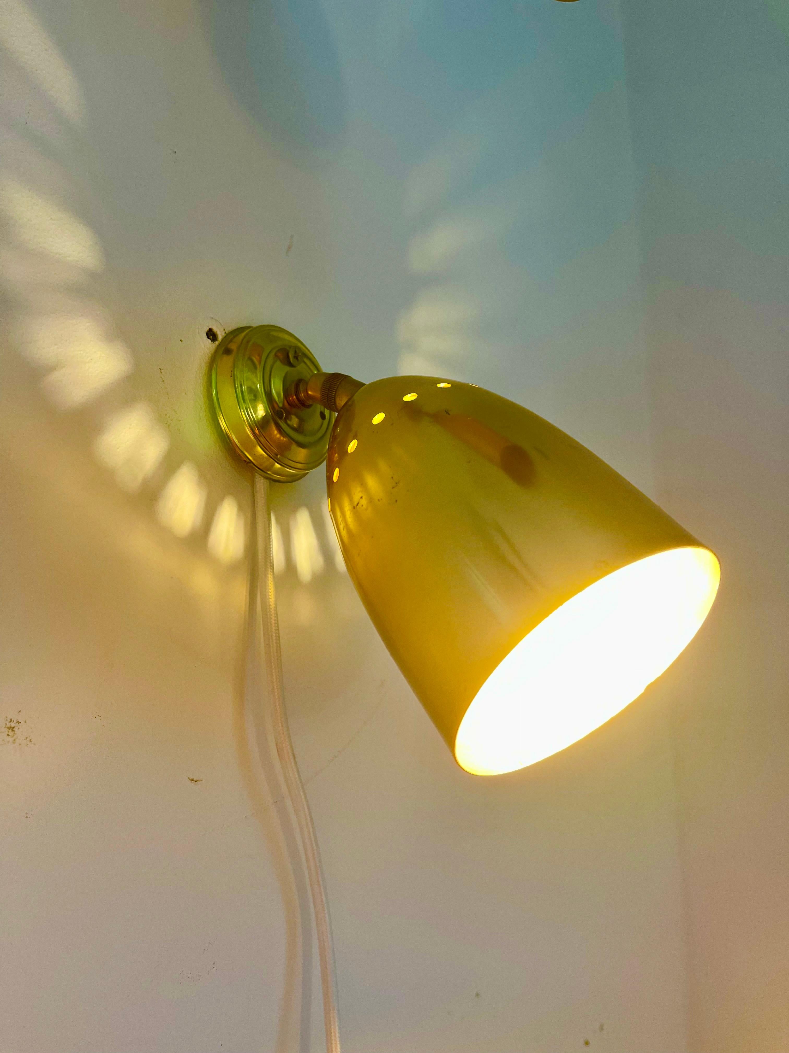 Mid-20th Century Stilnovo brass wall lighting adjustable 4 units, Italy 1950 For Sale