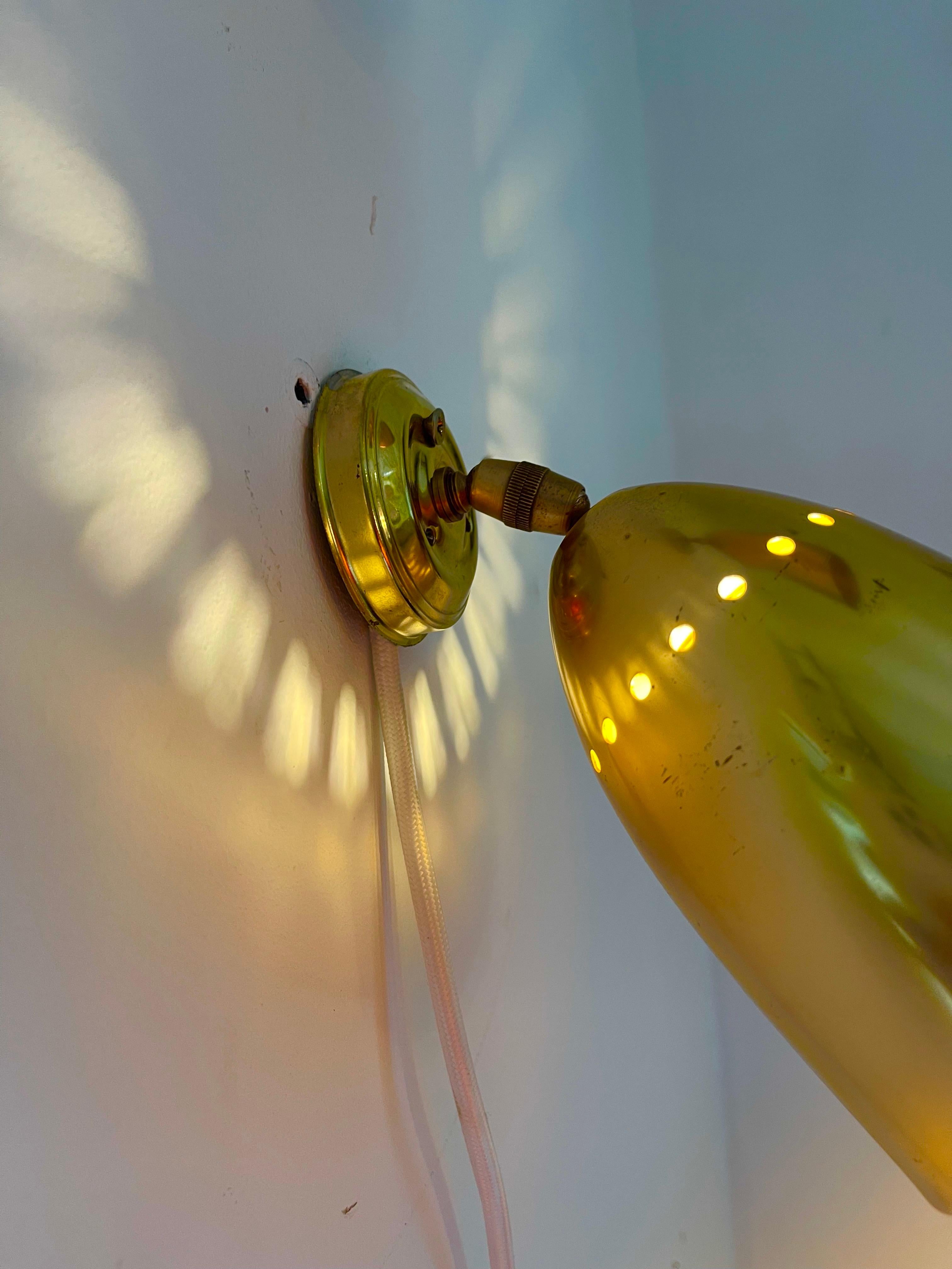 Brass Stilnovo brass wall lighting adjustable 4 units, Italy 1950 For Sale