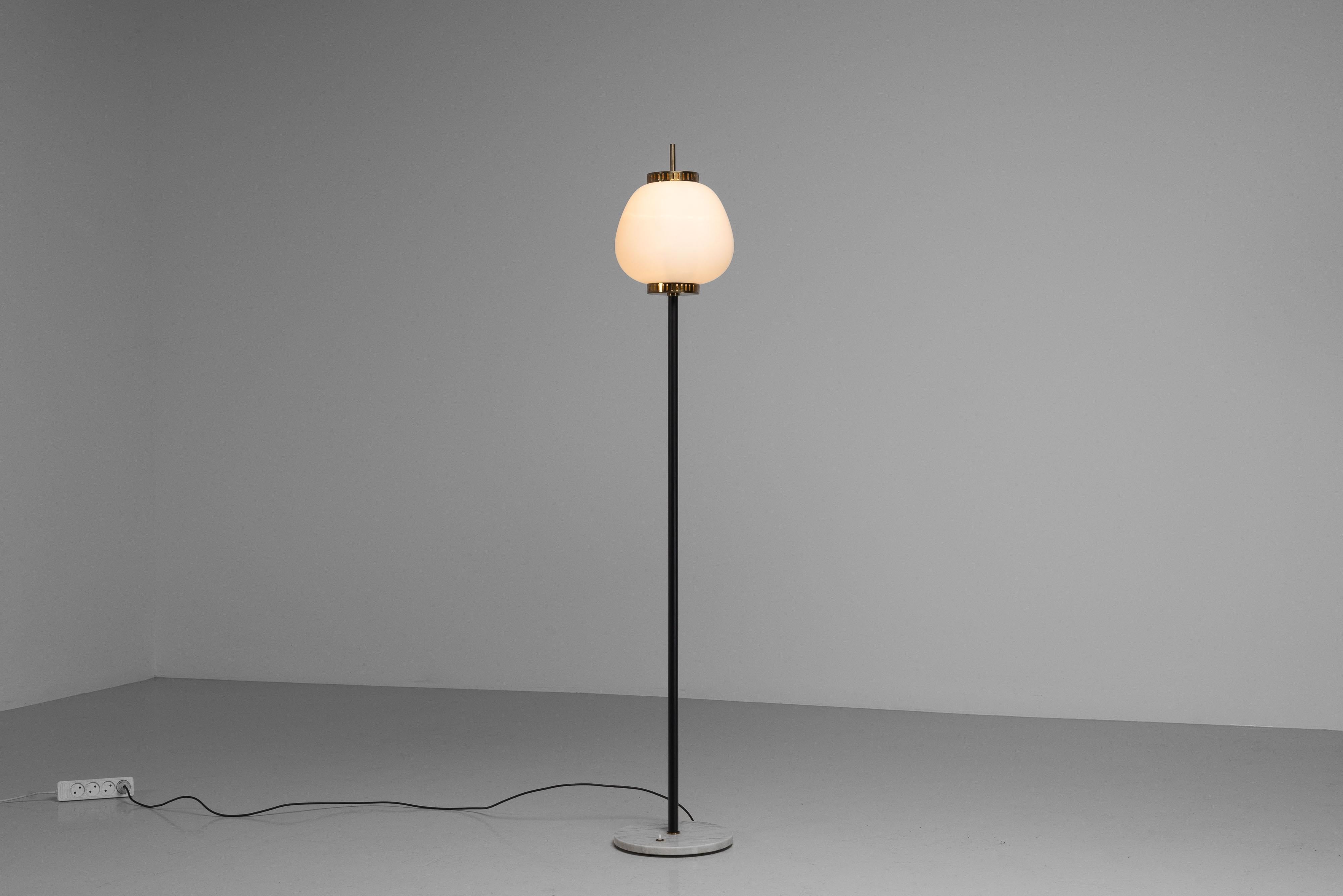 Milieu du XXe siècle Stilnovo Bruno Gatta, lampadaire standard Italie 1951 en vente